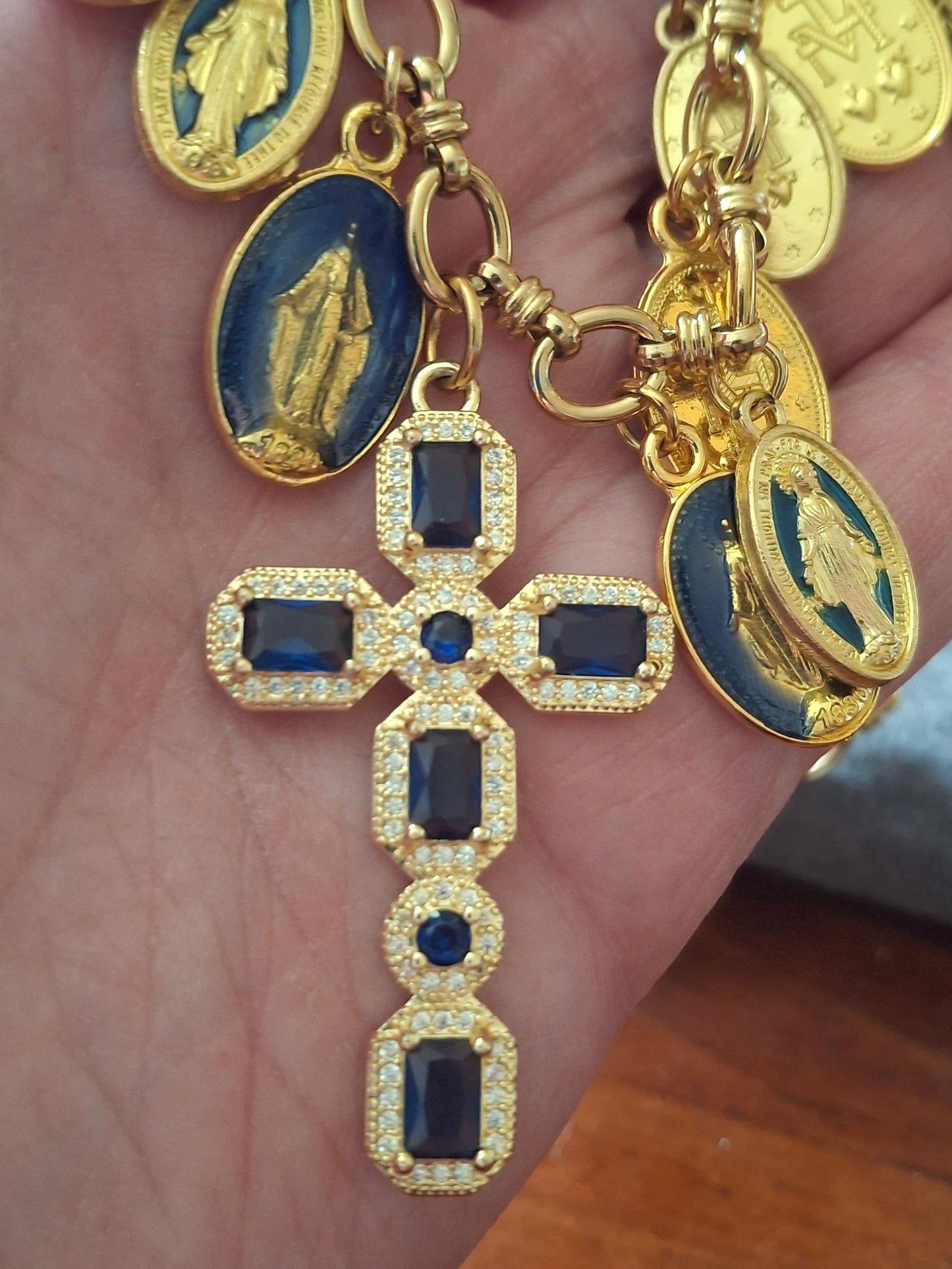 Halskette, Panzerkette, Edelstahl 316, großes Barockkreuz, 18 Karat vergoldet, mit AAA-Zirkonia besetzt und Madonna-Anhänger