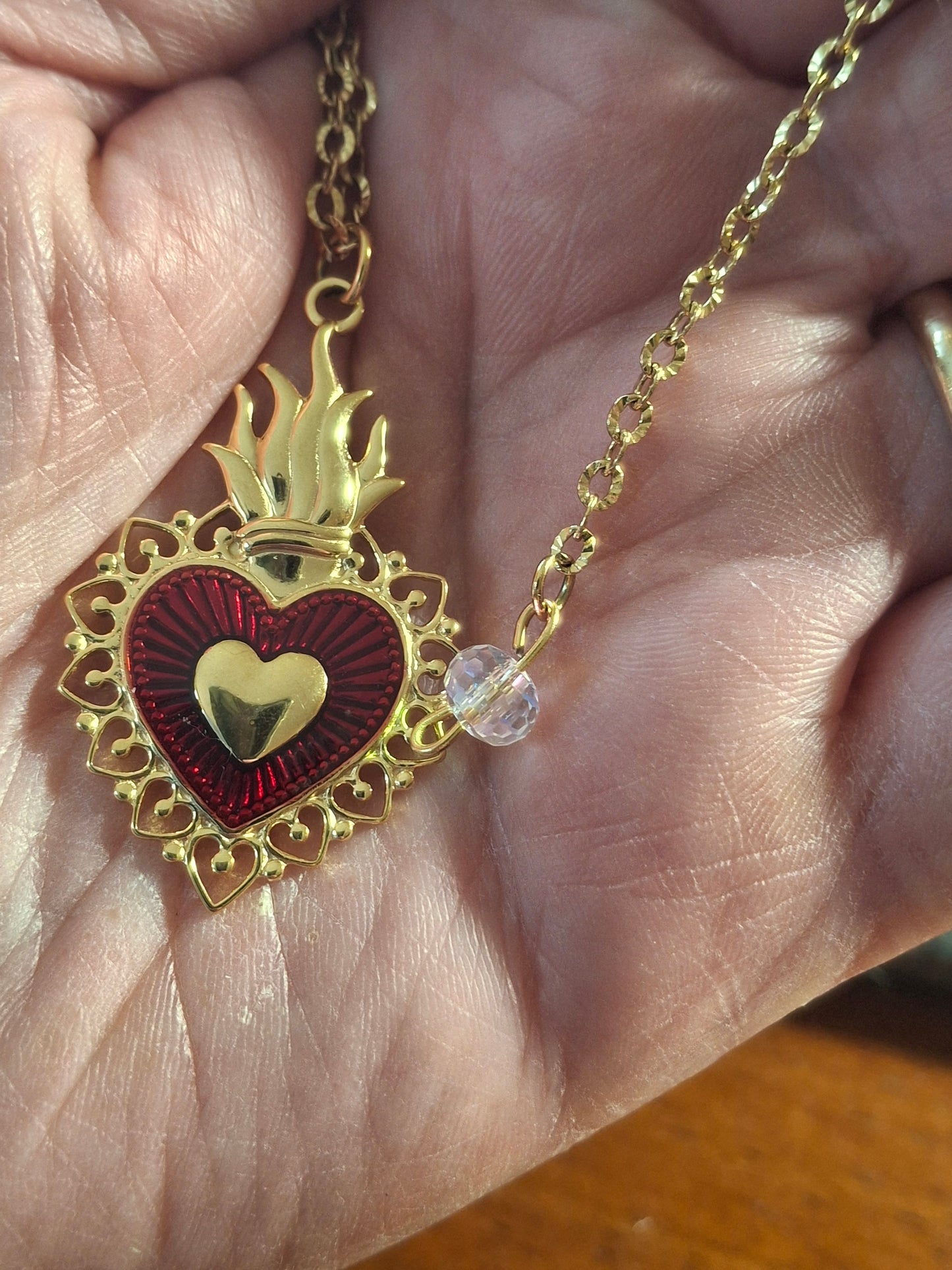 Stainless steel chain necklace, baroque heart style, red enamel, 18k gold plated