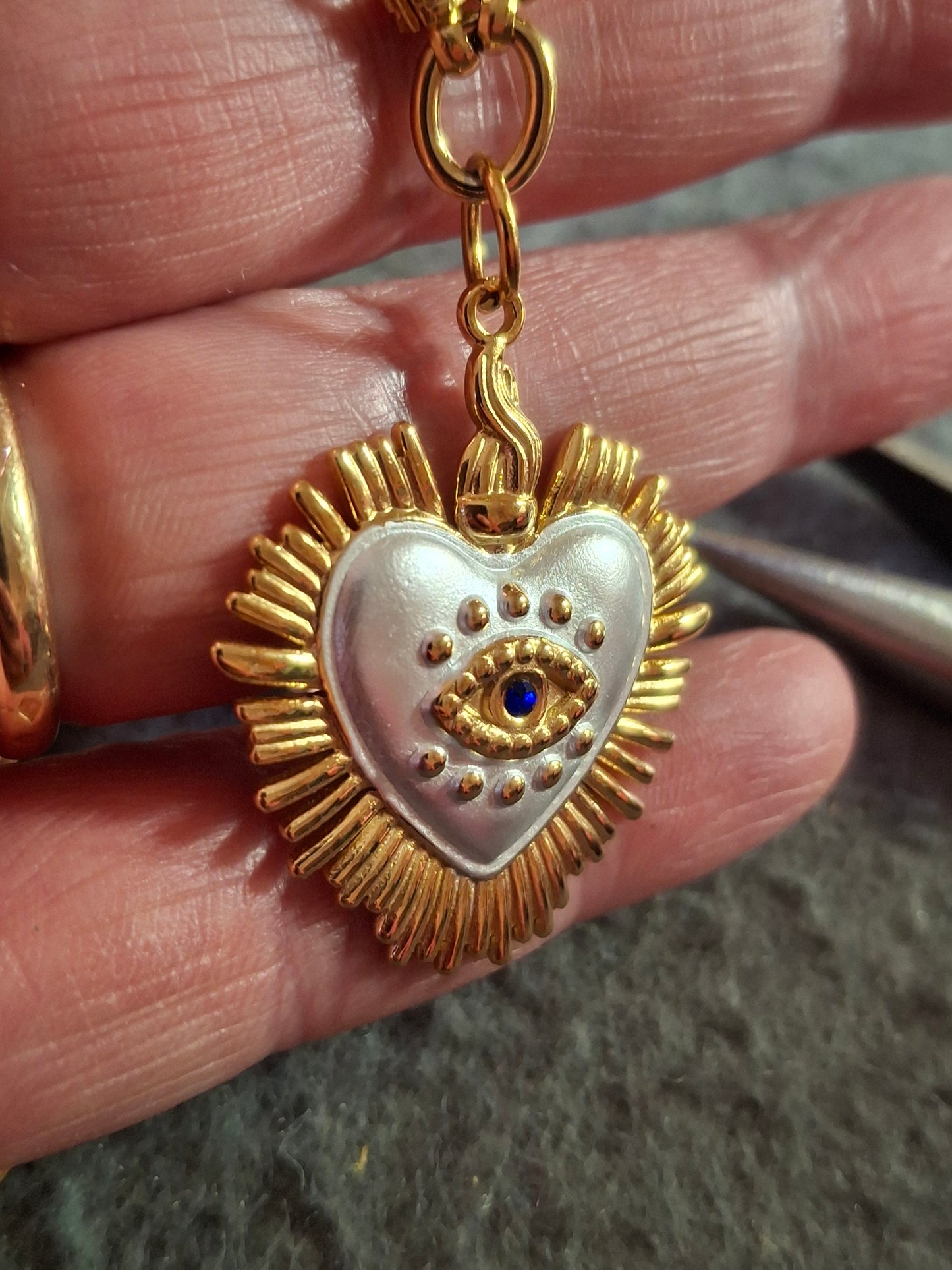 Bracelet maille gourmette grand pendentif coeur stainless steel 316 œil de Turquie sur mesure réglable