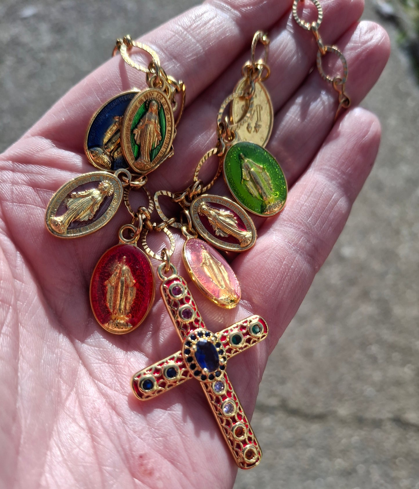 Collier chaîne dorée acier inoxydable stainless steel croix bohème et breloques handmade réglable ajustable