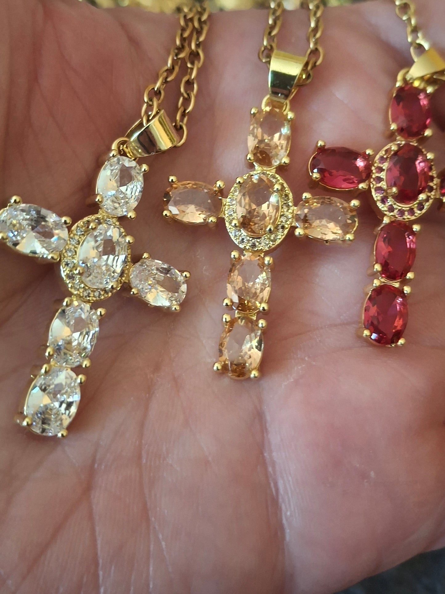 Goldene Halskette aus 316er Edelstahl und 18K vergoldetem Kreuz mit Kristall- und AAA-Zirkonia-Besatz