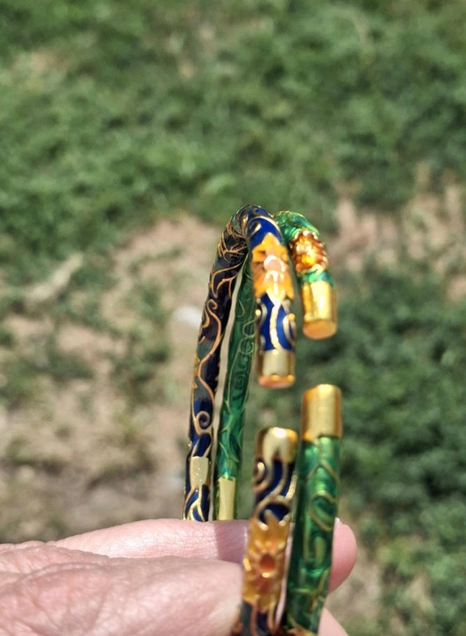 Pretty open cloisonné enamel rush with filigree flowers