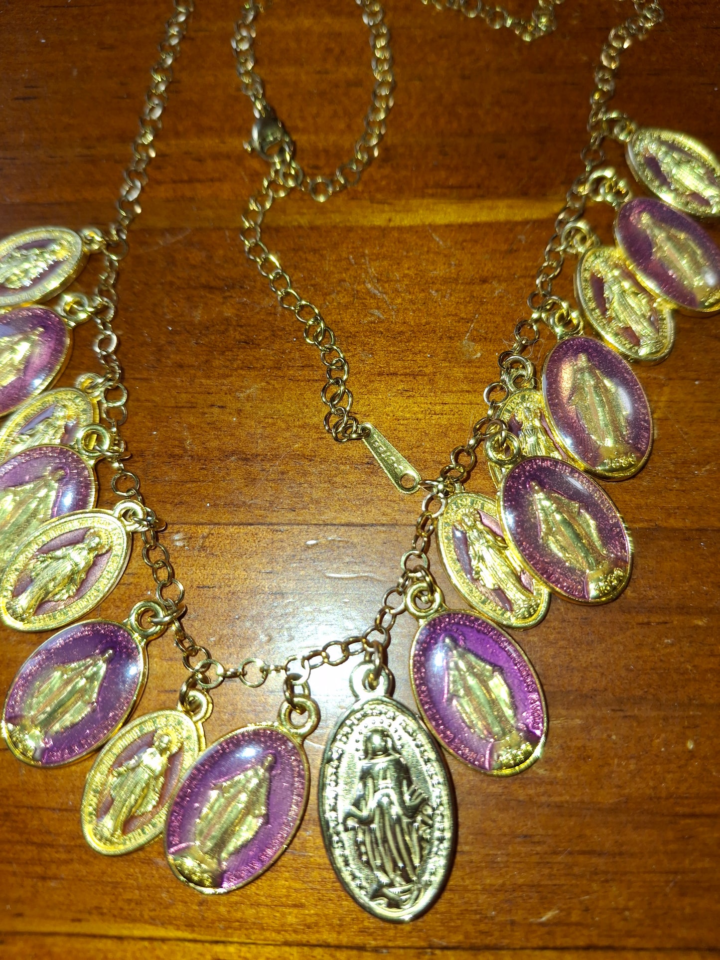 Collier chaîne rolo acier inoxydable stainless steel plaqué or 18K breloques madone handmade réglable