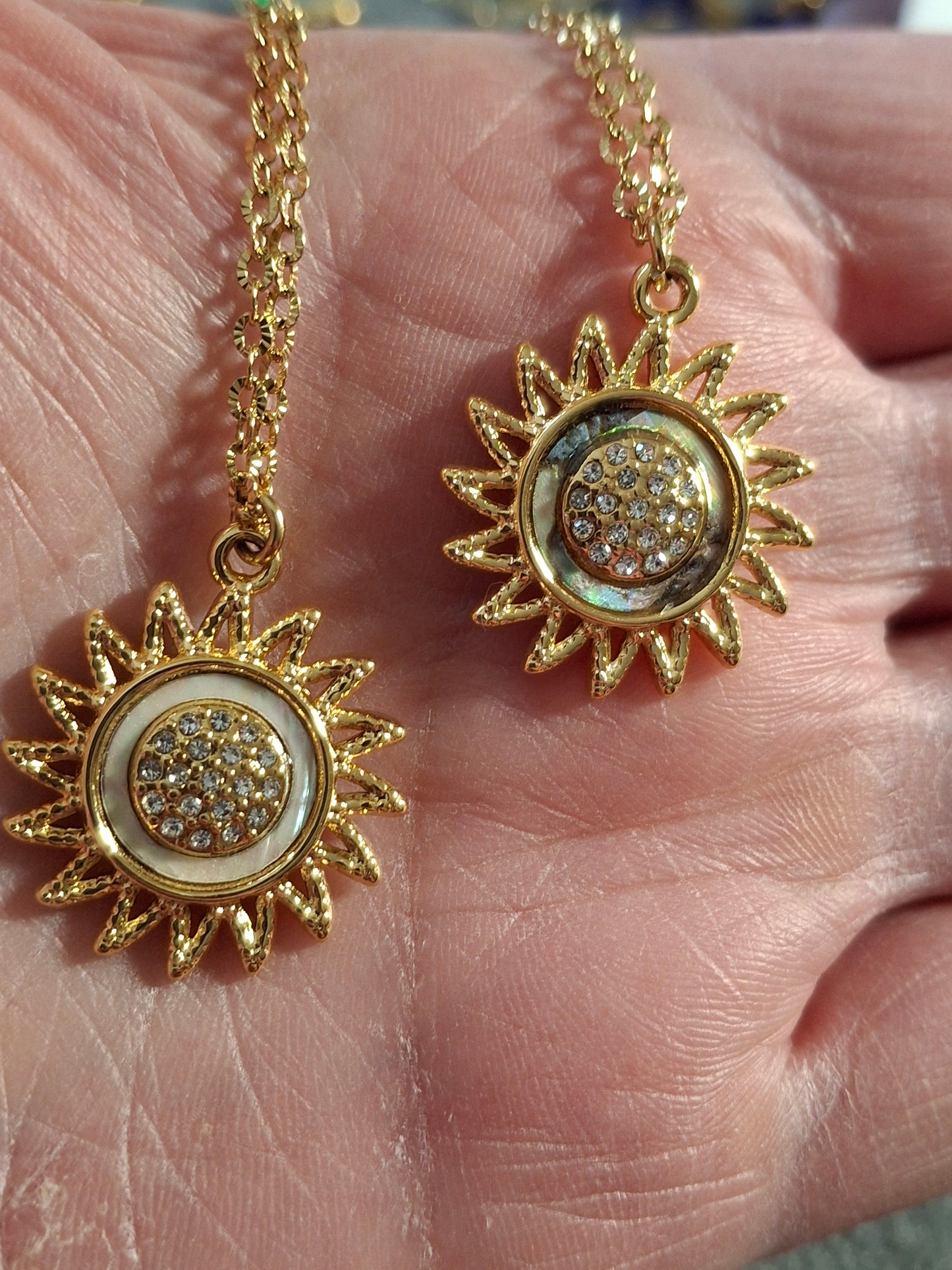 Collier chaîne dorée acier inoxydable stainless steel 316 pendentif soleil stainless steel 316 serti zirconium