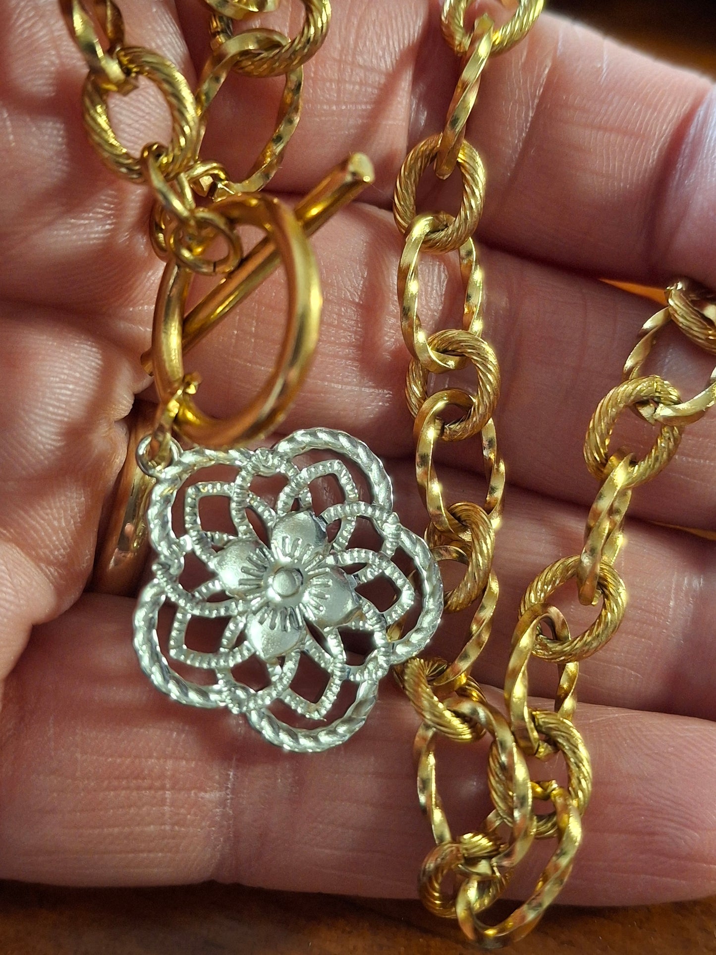 Collier choker chaîne acier inoxydable stainless steel grand fermoir toggle, fleur acier inoxydable stainless steel 316