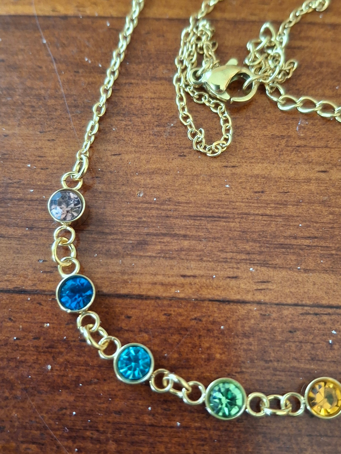 Halskette aus Edelstahl 316 und 7-Chakra-Kristallen