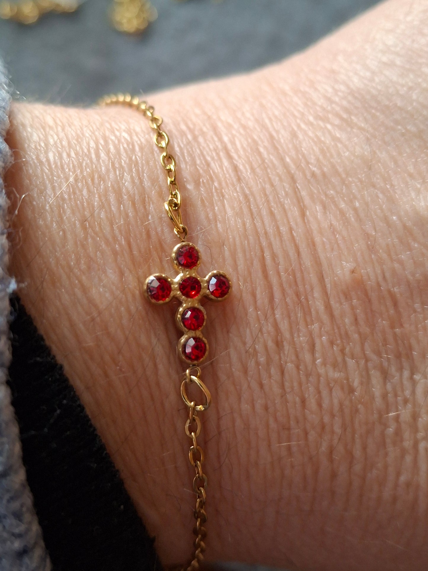 Bracelet chaîne acier inoxydable stainless steel 316 et croix stainless steel 316 plaqué or sur mesure