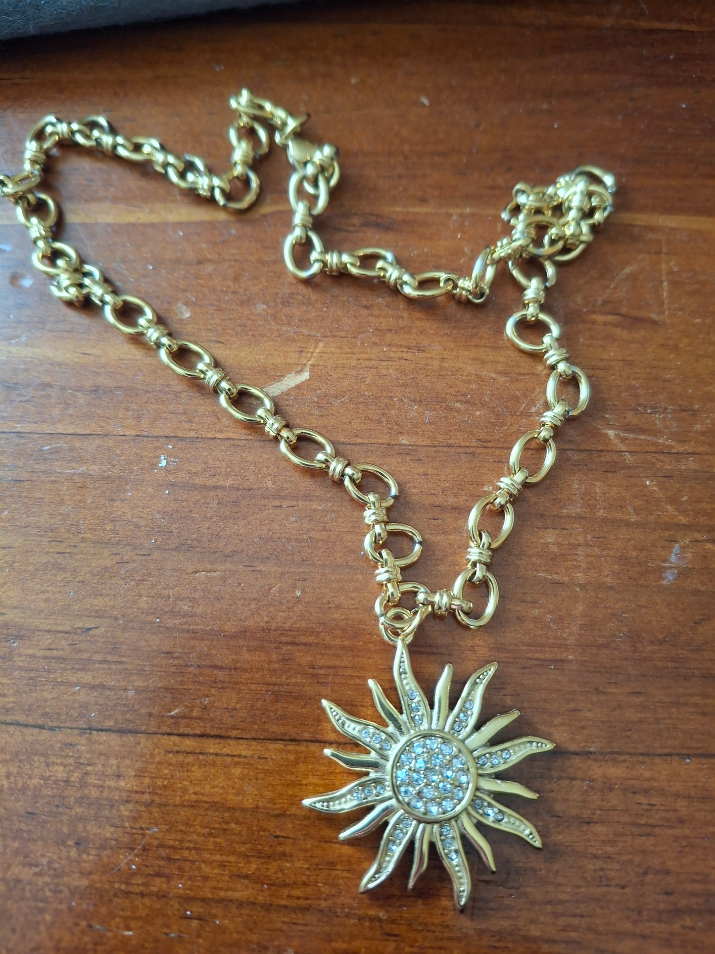 Halskette vergoldet Gliederkette aus hochwertigem Edelstahl 316, großer polierter Sonnenanhänger aus Edelstahl 316, mit Zirkonia besetzt