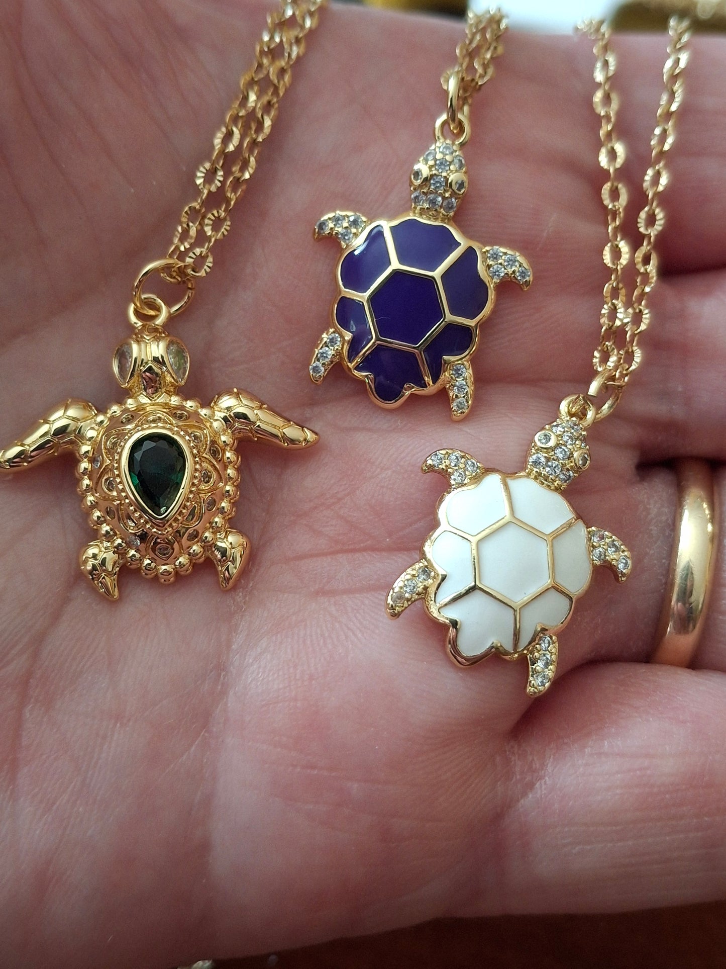 Collier chaîne dorée acier inoxydable Pendentif tortue cuivre plaqué or 18K serti zirconium