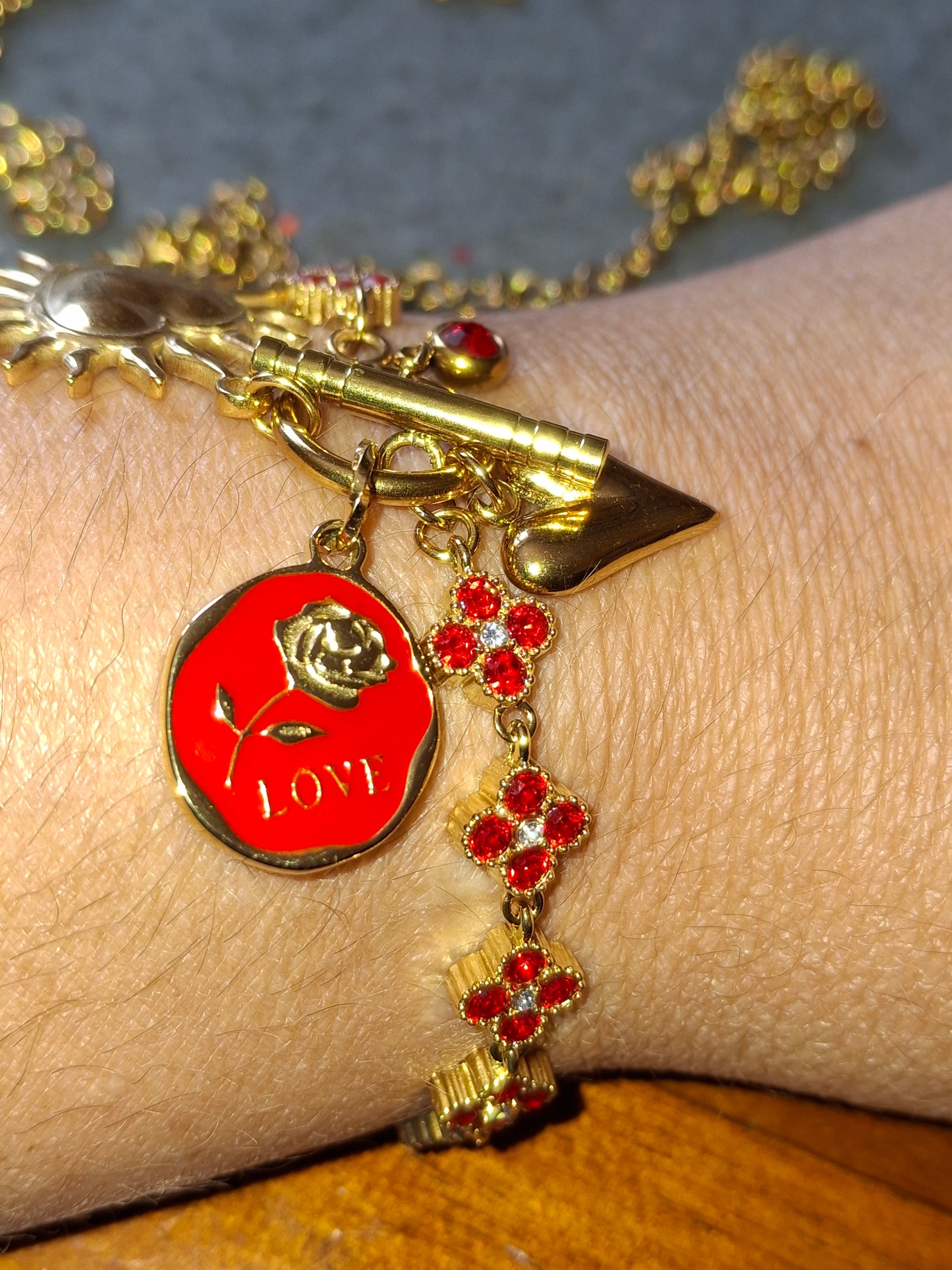 Bracelet maille gourmette stainless steel 316 trèfle cristal rouge, breloques stainless steel 316 poli,fermoir toggle handmade