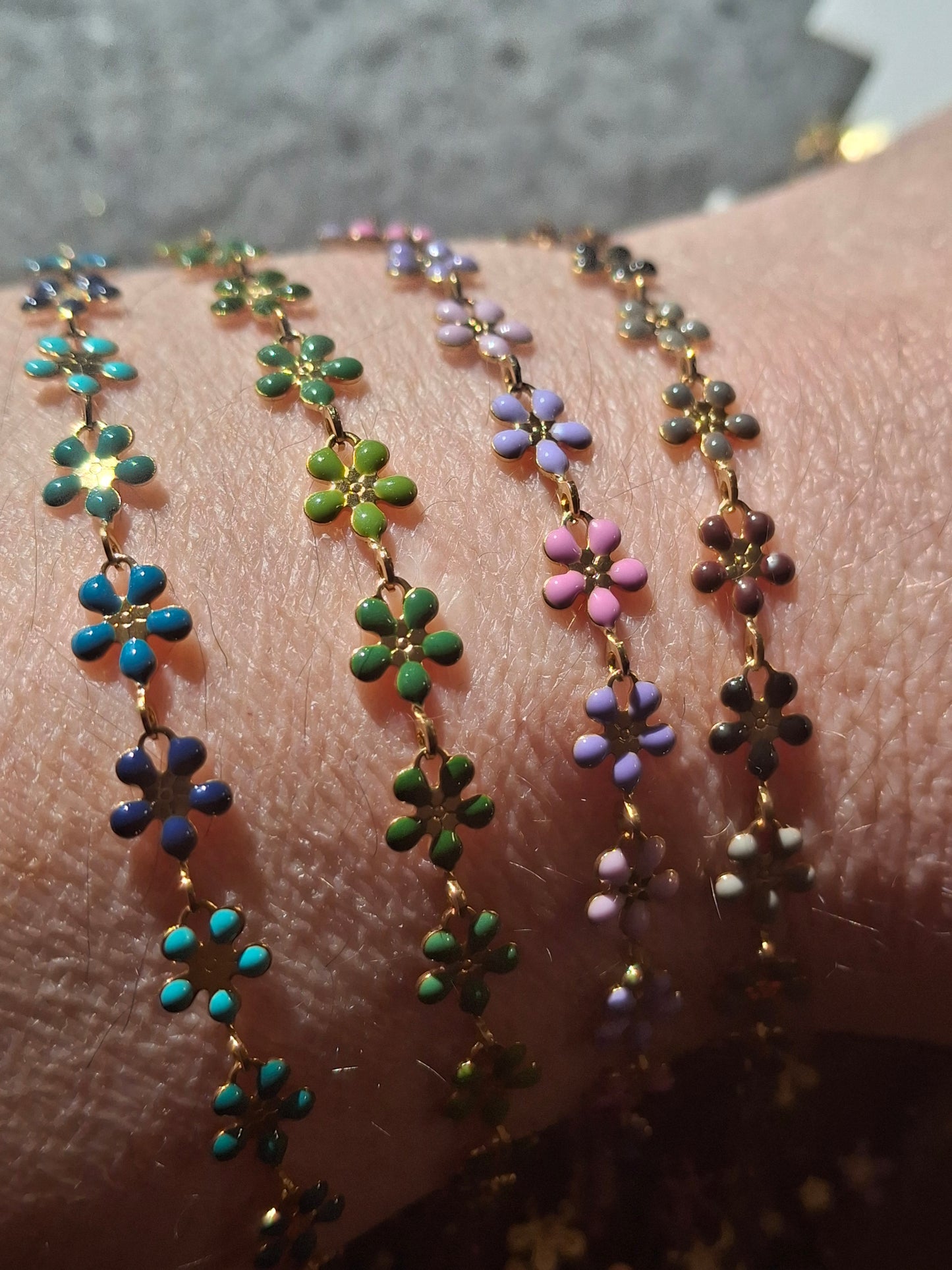 Kettenarmband, Gliederung Blume, aus Edelstahl und farbiger Emaille, nur auf Maß