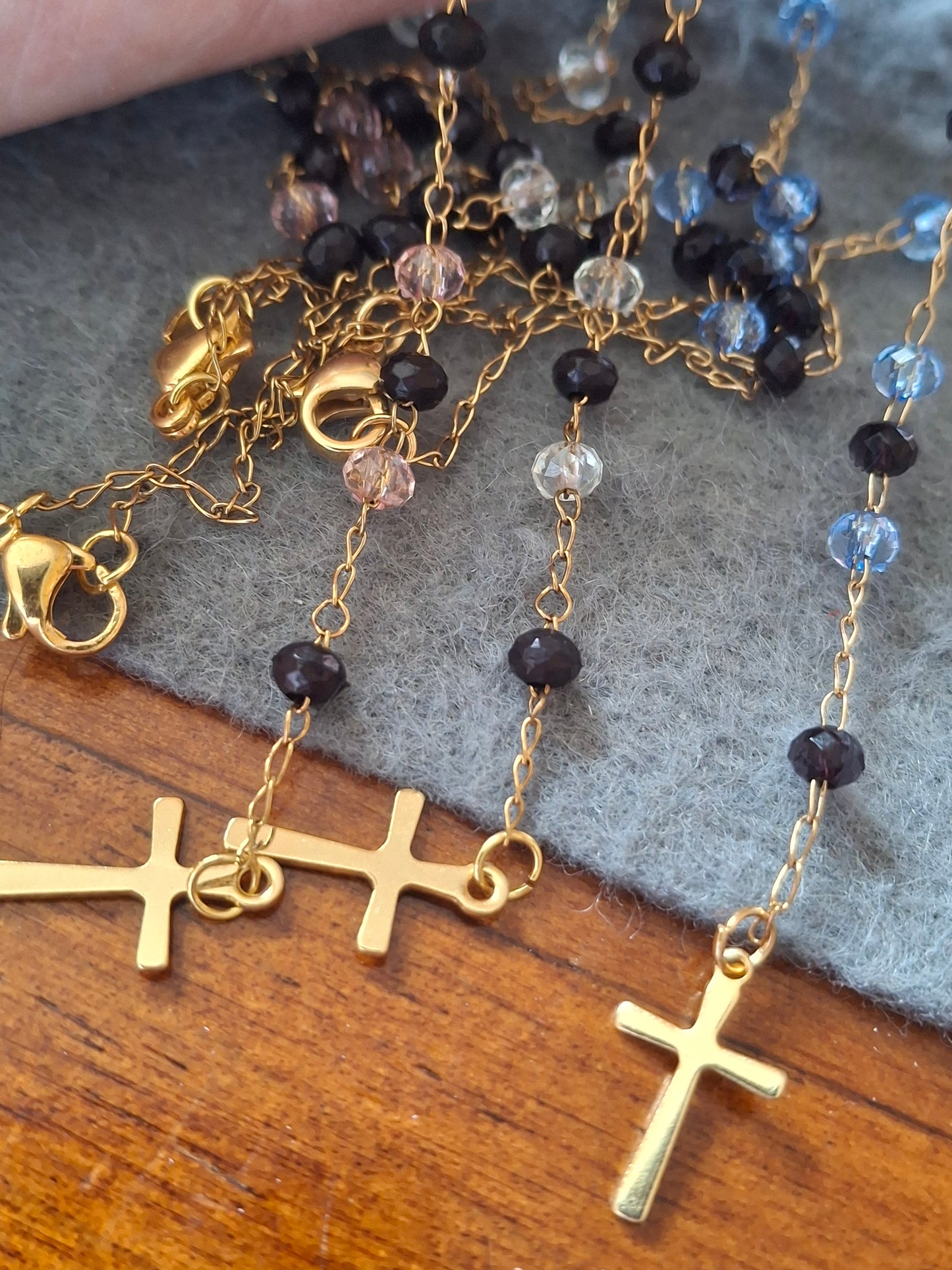 Collier chapelet, Collier lasso en acier inoxydable stainless steel 316 et perles en cristal madone et croix