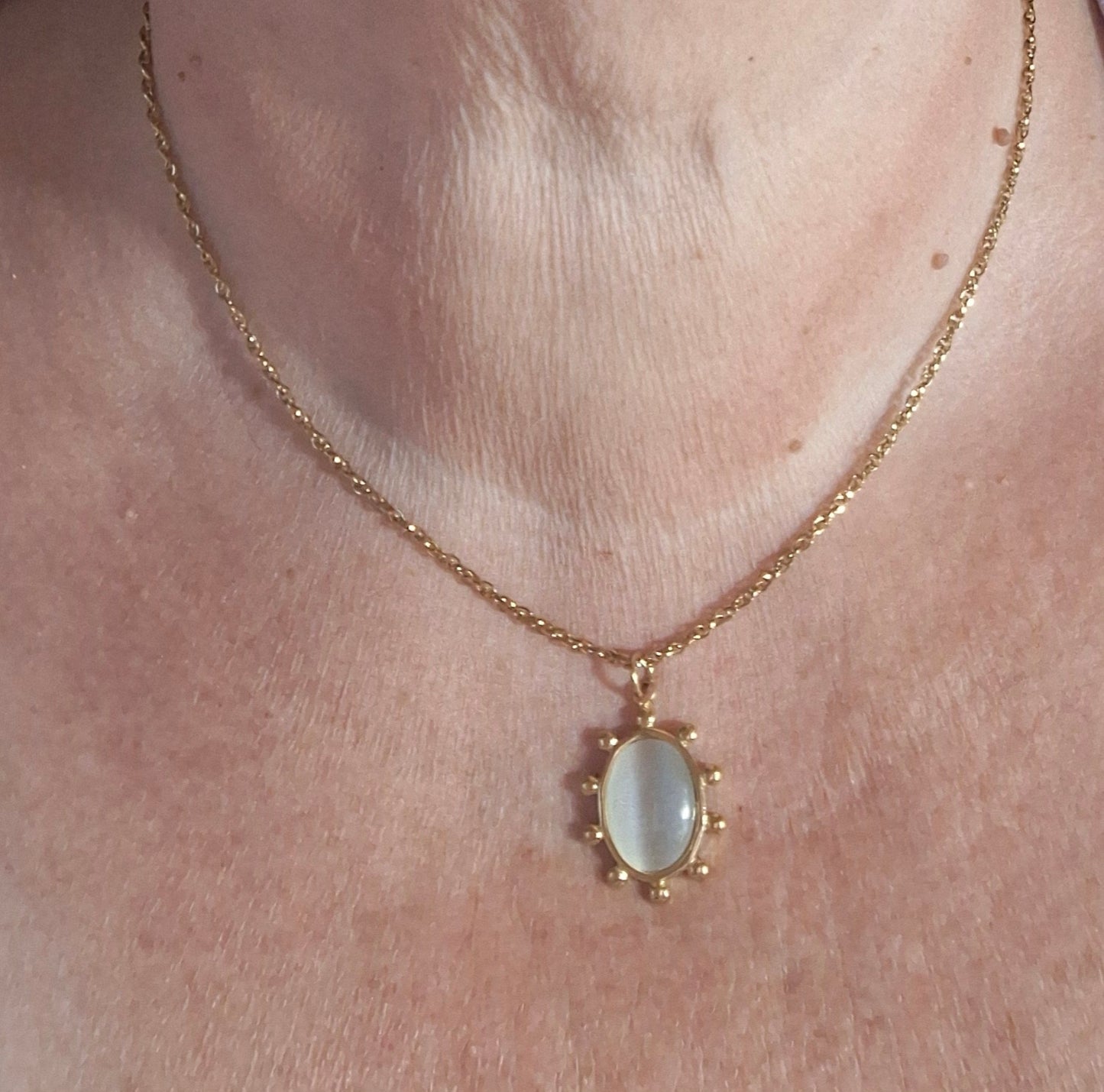 Kette mit gedrehter Kette aus Edelstahl 316, Sonnen- oder ovaler Anhänger aus Edelstahl 316 und Mondstein