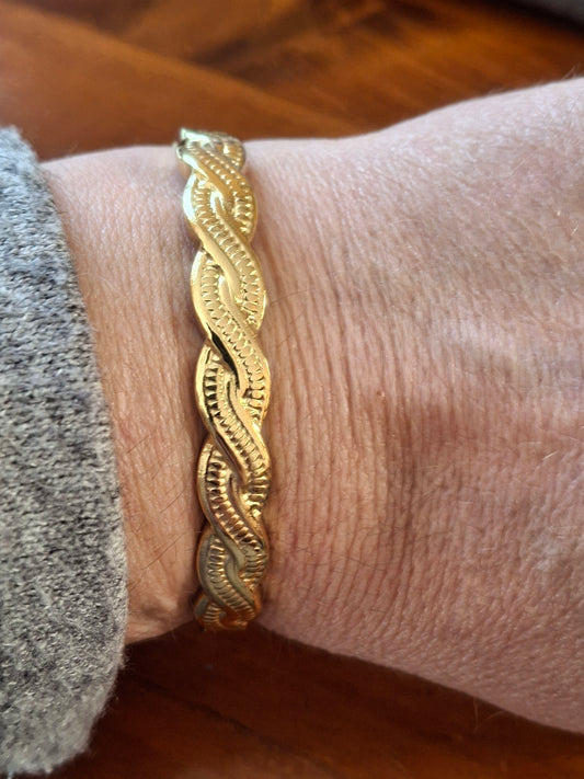 Pretty rigid bracelet made of 316 stainless steel.