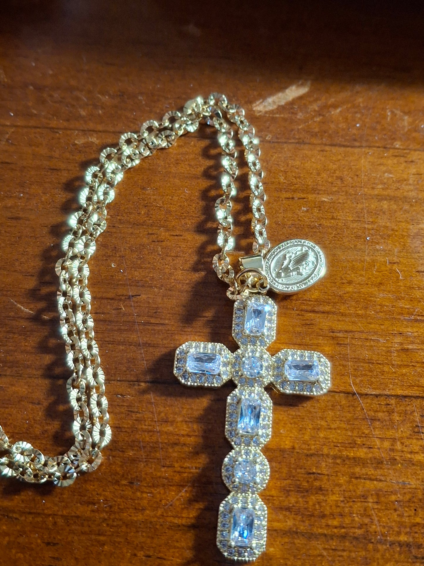 316 stainless steel chain necklace with 18K gold-plated cross set with AAA crystal and cubic zirconia, Madonna in stainless steel 316