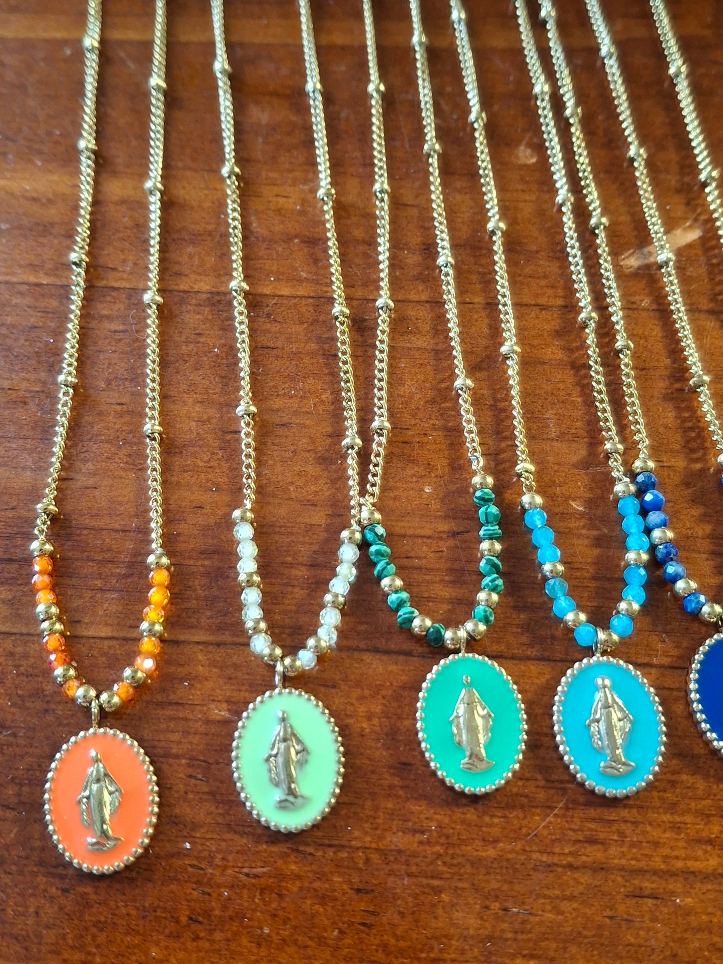 Collier chaîne dorée acier inoxydable stainless steel 316 ,perles, madone stainless steel 316 et email coloré plaqué or réglable ajustable