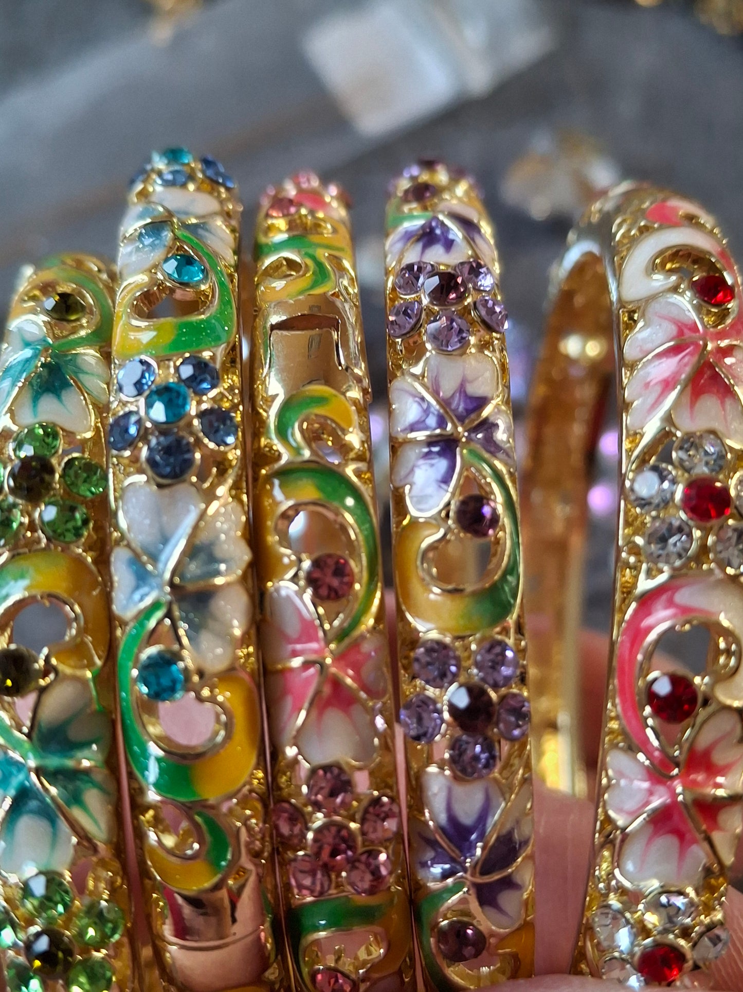 Jonc rigide vintage en email cloisonné serti zirconium