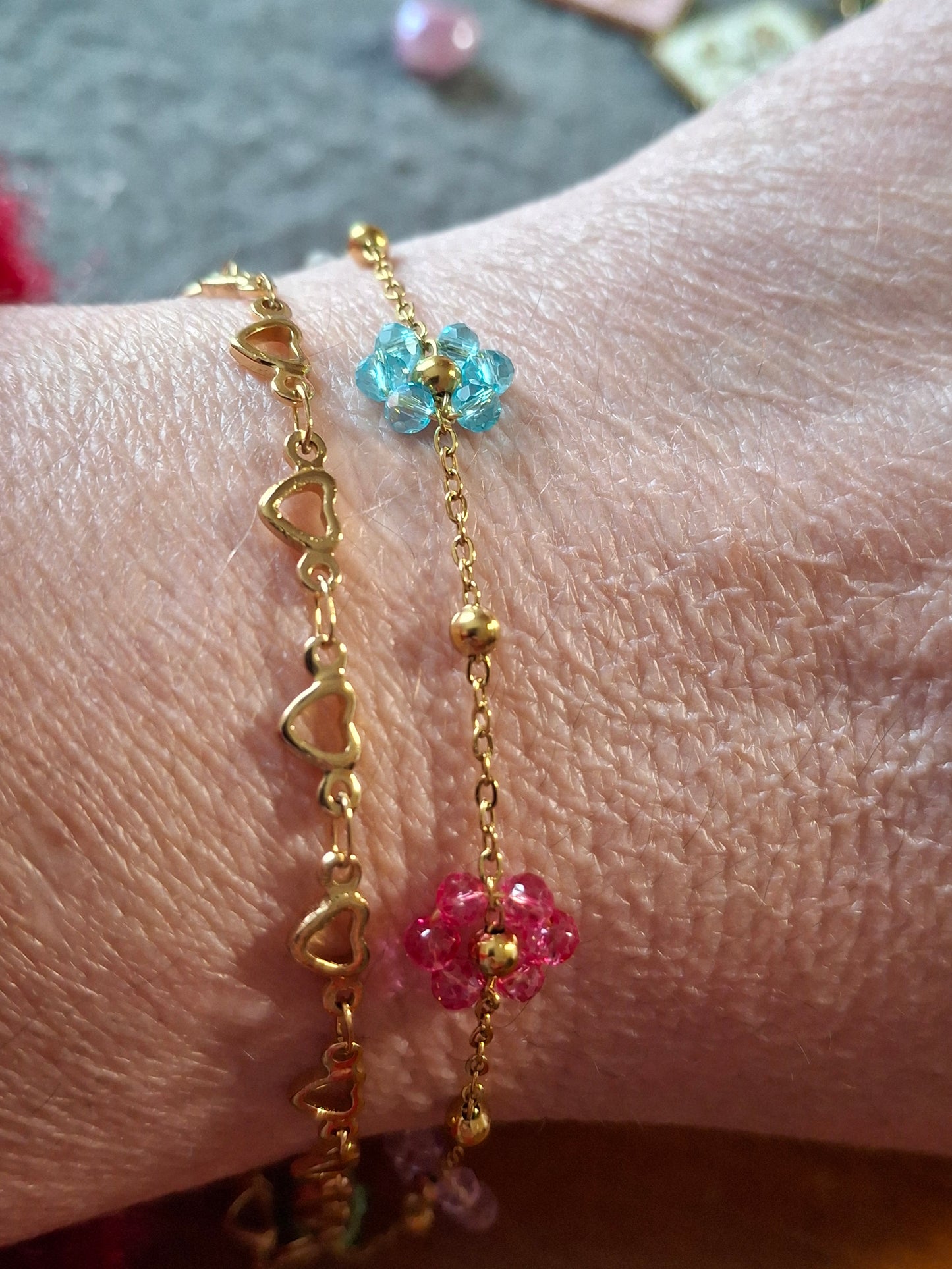 Bracelet double rang chaîne dorée acier inoxydable stainless steel motif fleurs et cœurs uniquement sur mesure