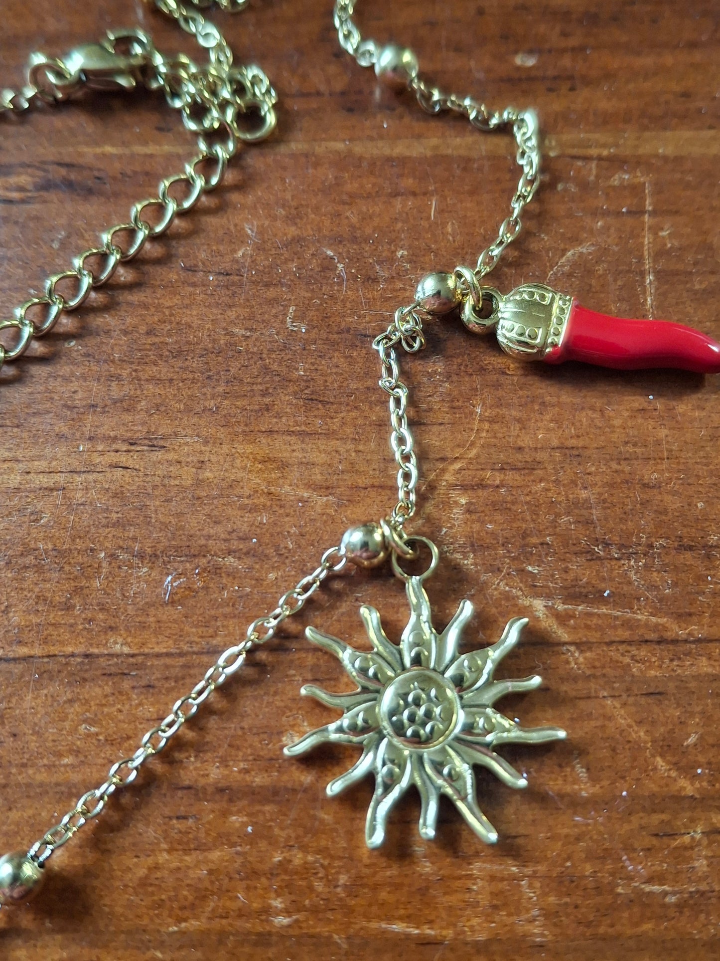 Collier chaîne dorée acier inoxydable stainless steel 316 et breloques stainless steel 316 handmade réglable ajustable