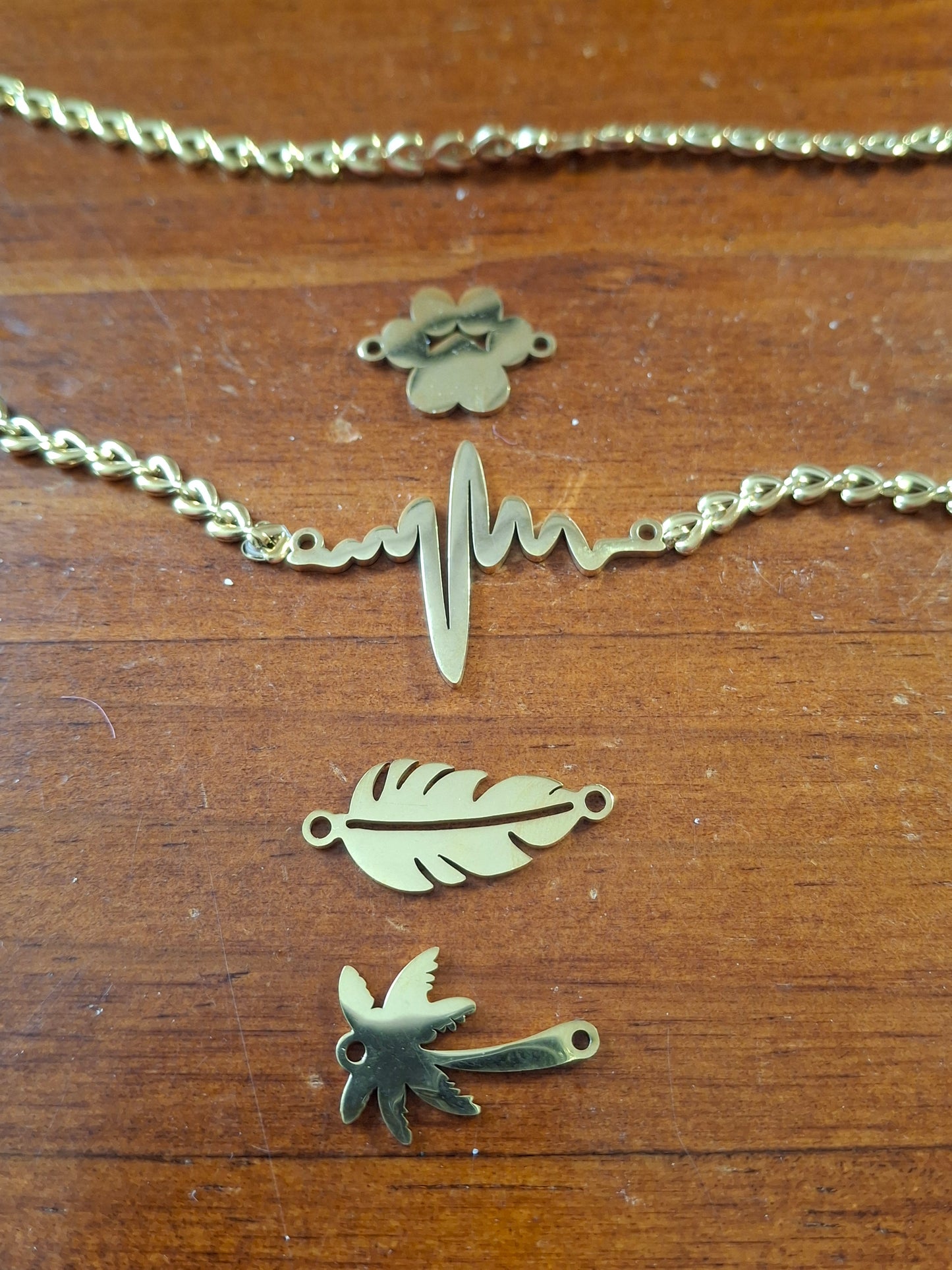 Halskette goldfarbene Edelstahlkette und Edelstahlverbinder