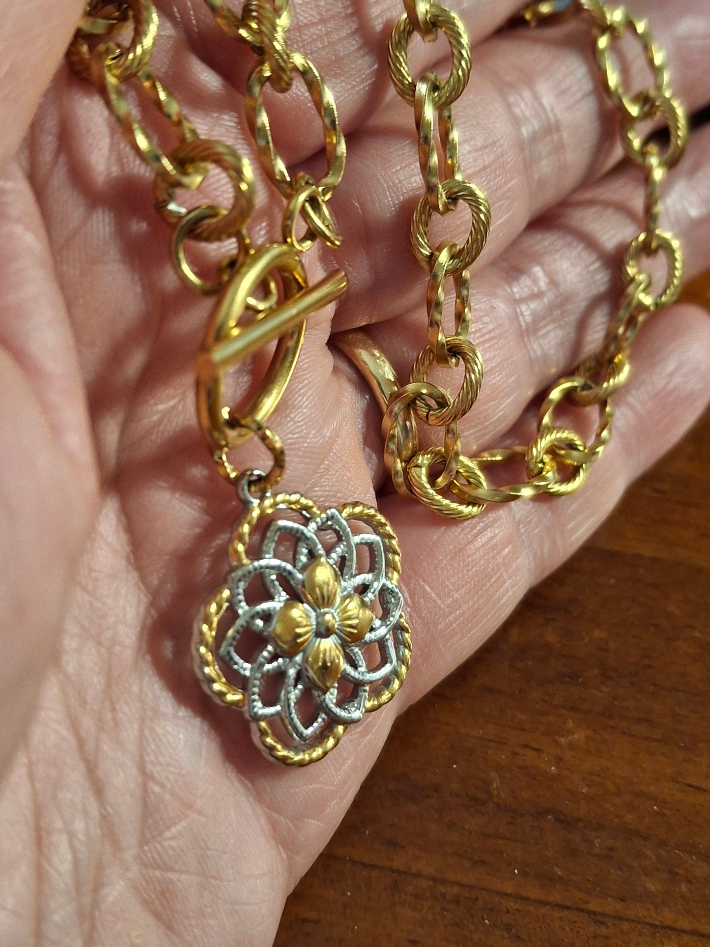 Collier choker chaîne acier inoxydable stainless steel grand fermoir toggle, fleur acier inoxydable stainless steel 316