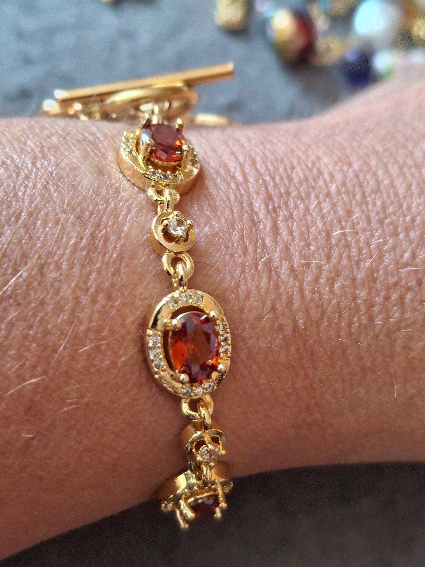 Bracelet maille gourmette stainless steel serti cristal rouge/ orange, grand cœur et clef stainless steel 316 fermoir toggle handmade