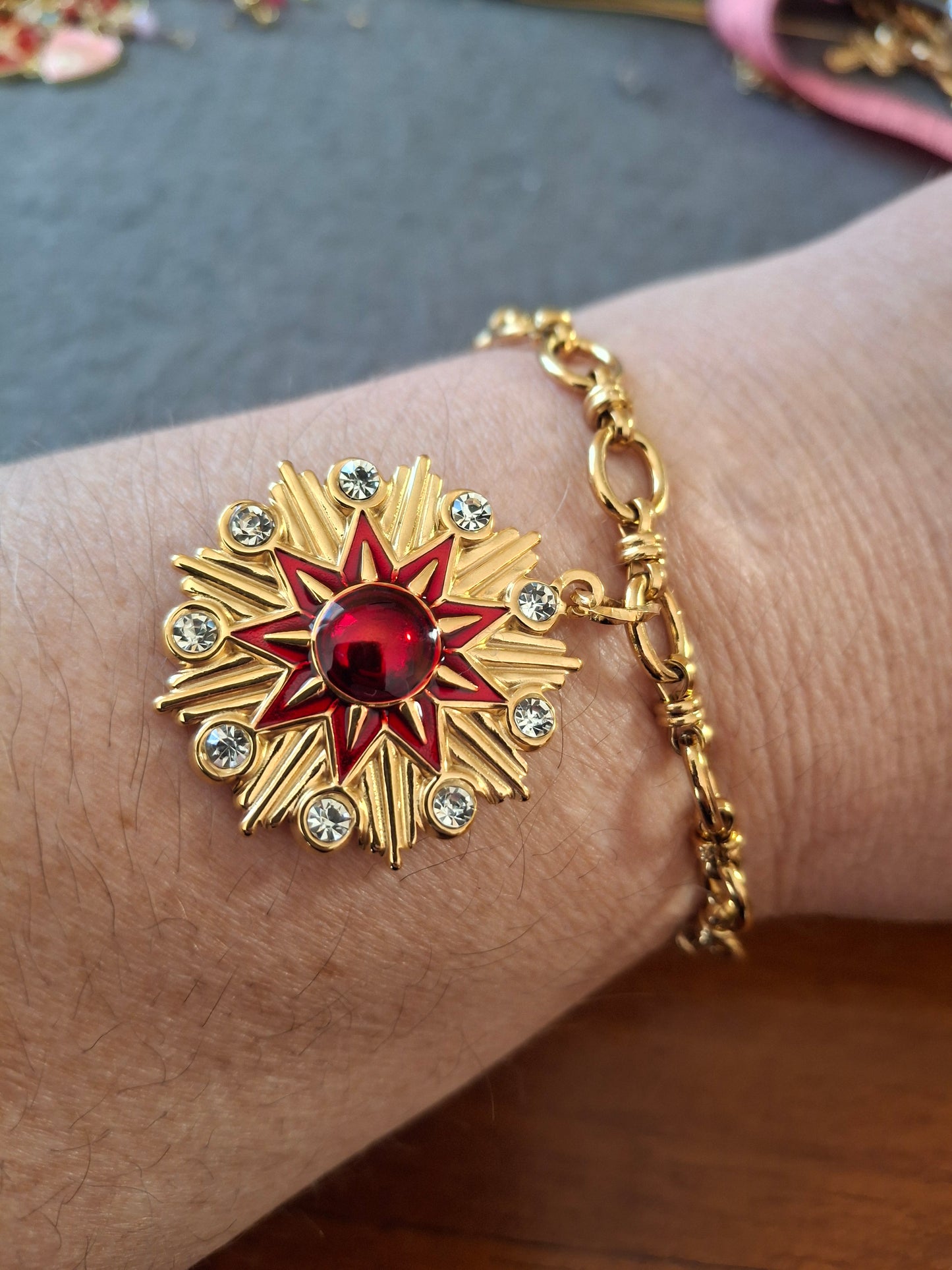 Bracelet chaîne acier inoxydable stainless steel 316 pendentif stainless steel 316 email rouge serti zirconium, sur mesure