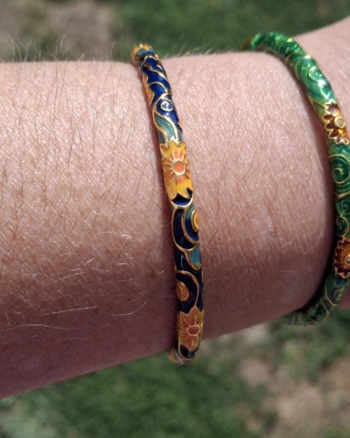 Pretty open cloisonné enamel rush with filigree flowers