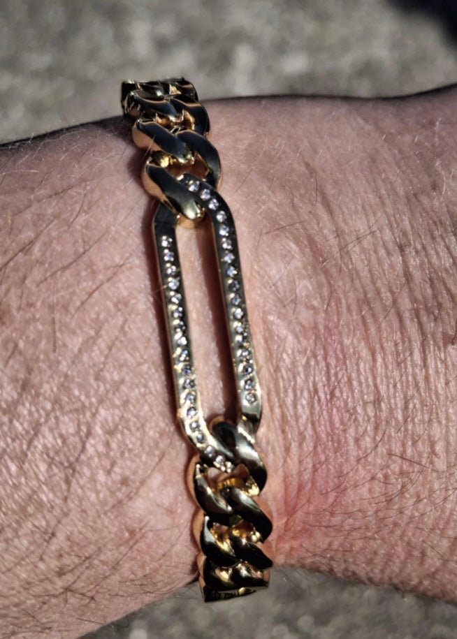 Rigid bracelet with zirconium-set charm, made of stainless steel 316.