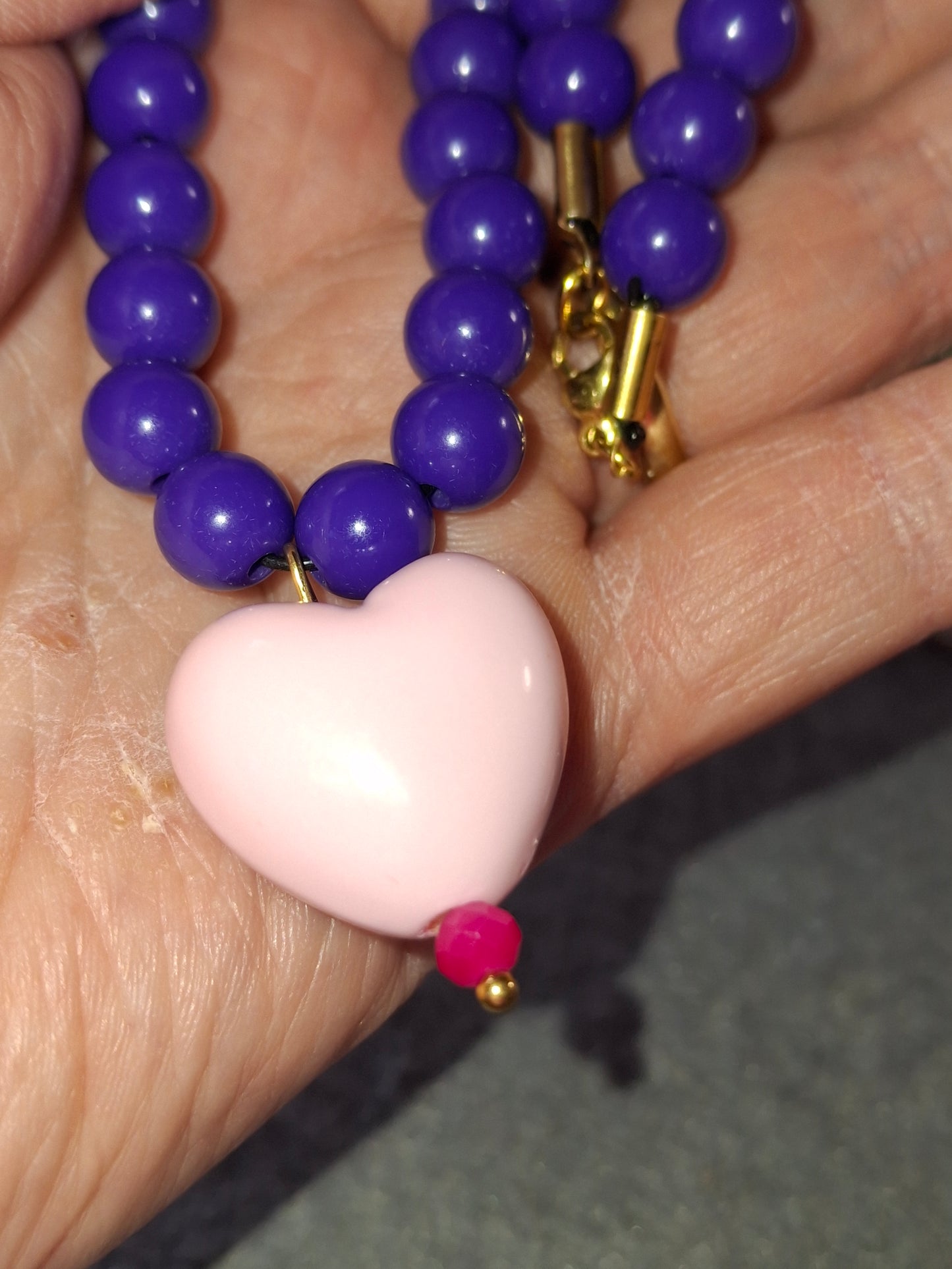 Collier perles acrylique et coeur handmade