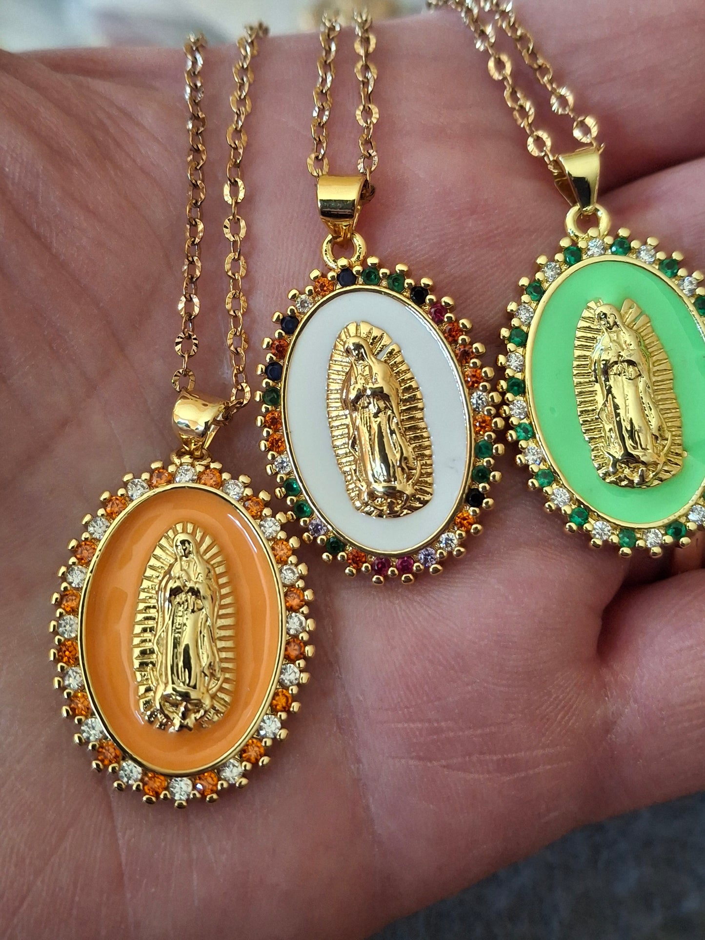 Halskette, goldene Kette aus Edelstahl 316, große Madonnen-Medaille 18K vergoldet mit AAA-Zirkonia besetzt
