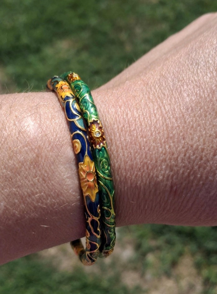 Pretty open cloisonné enamel rush with filigree flowers