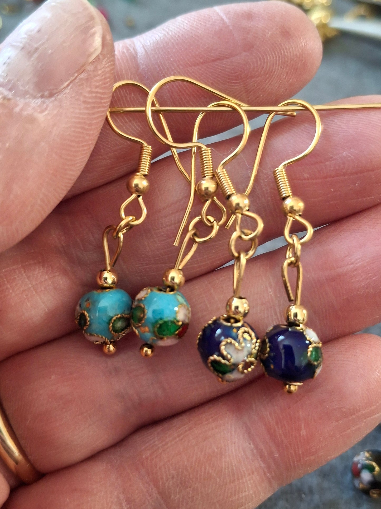 Boucles d oreilles attaches indiennes stainless steel 316 et perle en email cloisonné