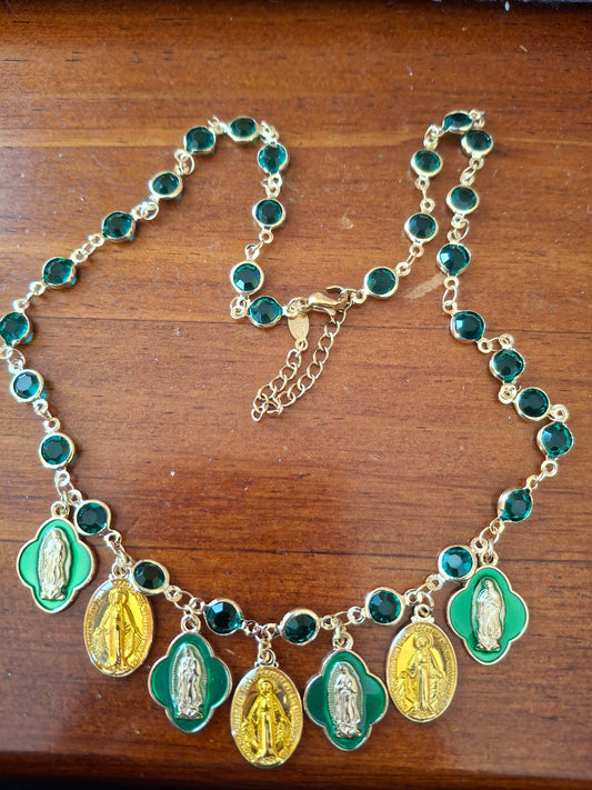 Collier chaîne dorée en cuivre et breloques madone handmade