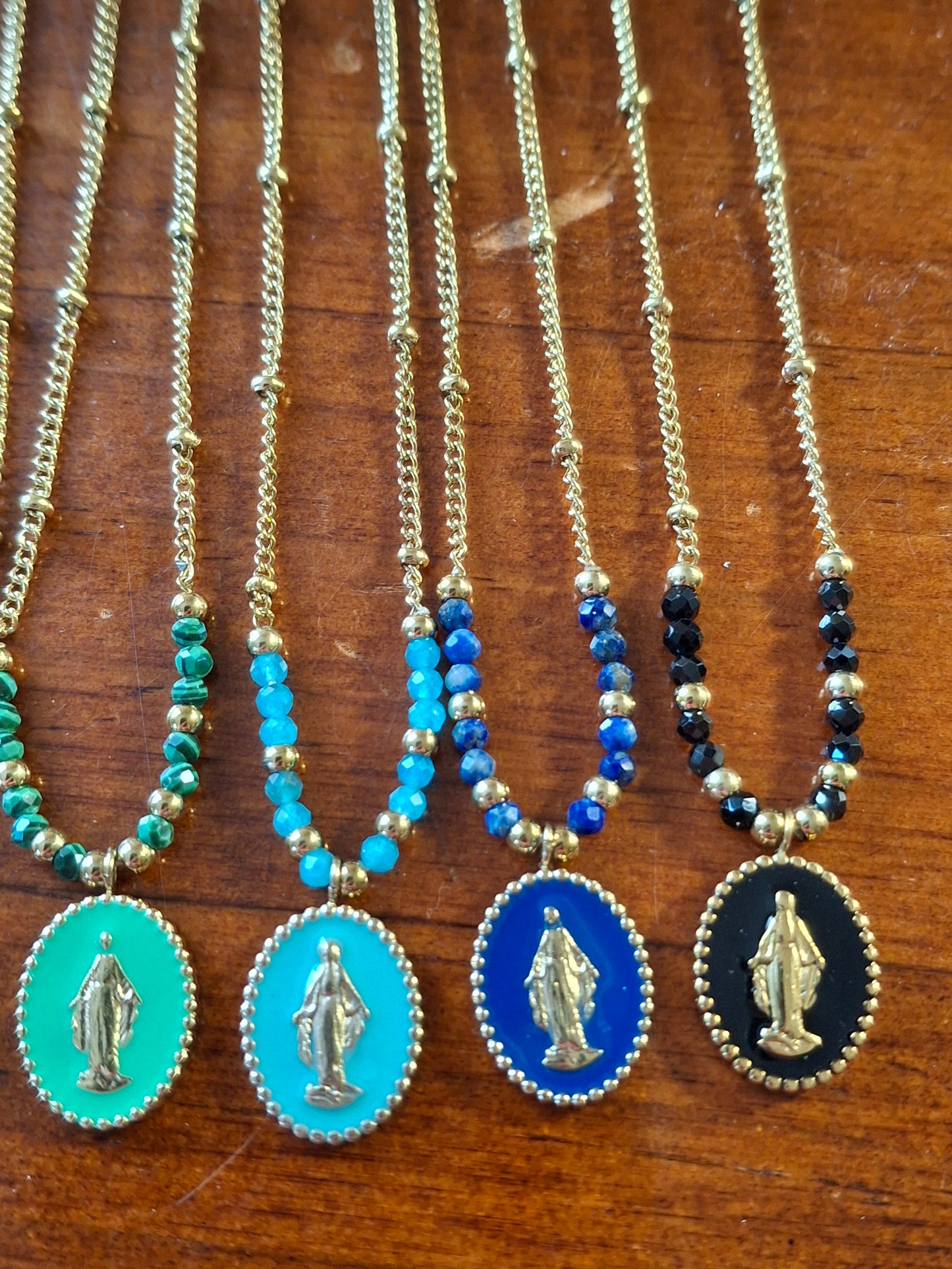 Collier chaîne dorée acier inoxydable stainless steel 316 ,perles, madone stainless steel 316 et email coloré plaqué or réglable ajustable