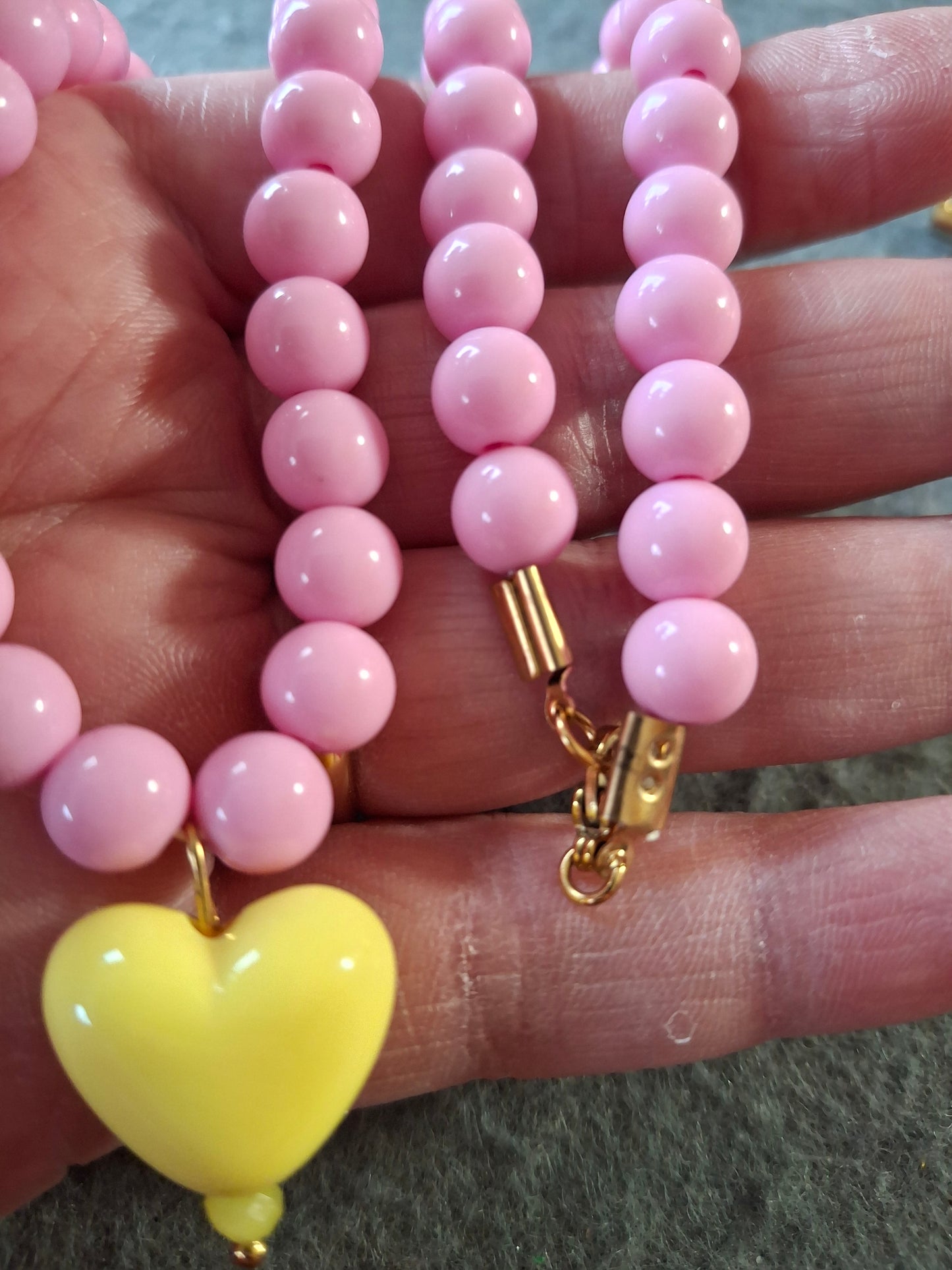 Collier perles acrylique coloré coeur handmade