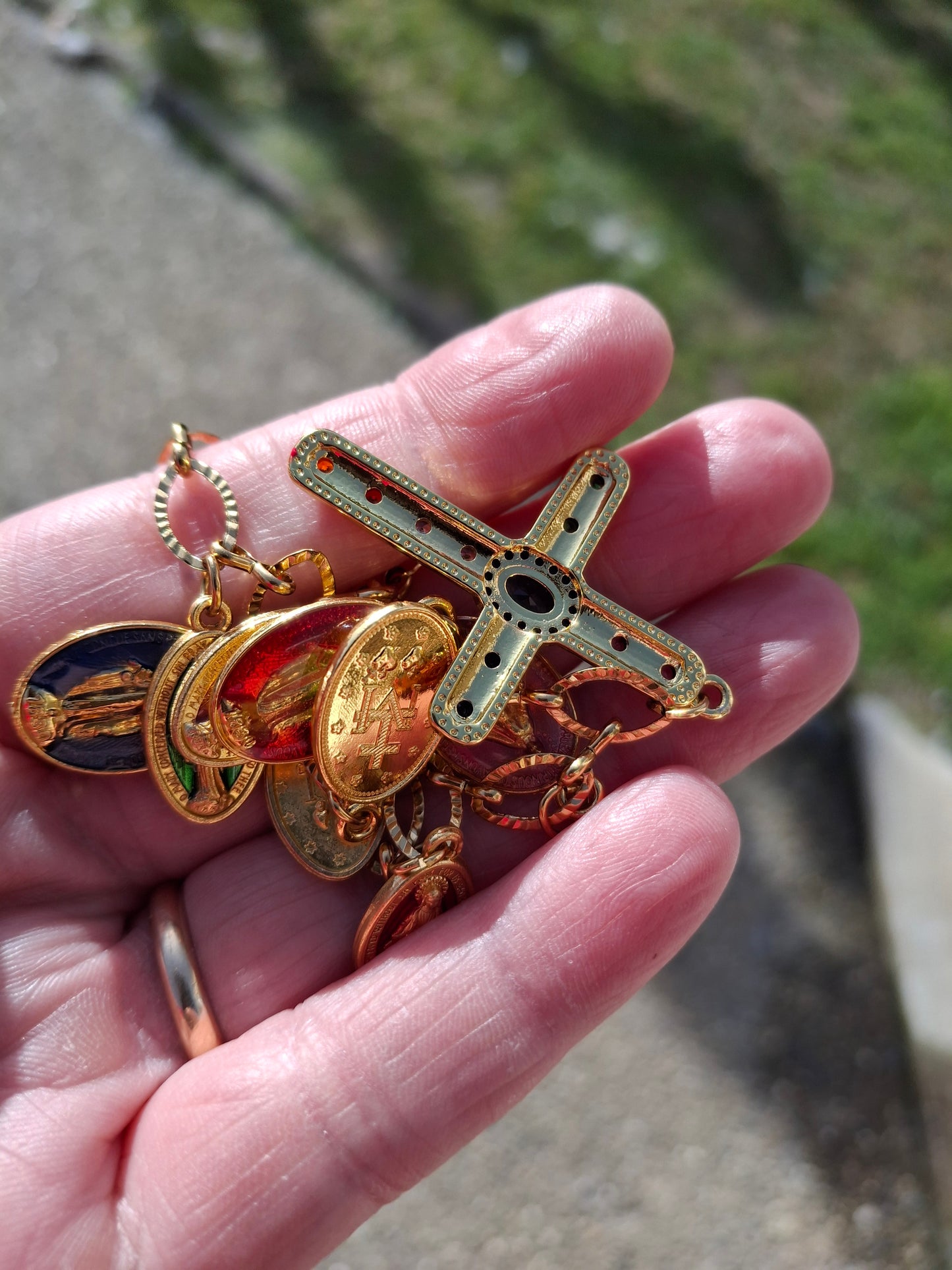 Collier chaîne dorée acier inoxydable stainless steel croix bohème et breloques handmade réglable ajustable