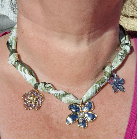 Collier foulard et pendentif fleurs acier inoxydable stainless steel 316 polis de qualité supérieure handmade