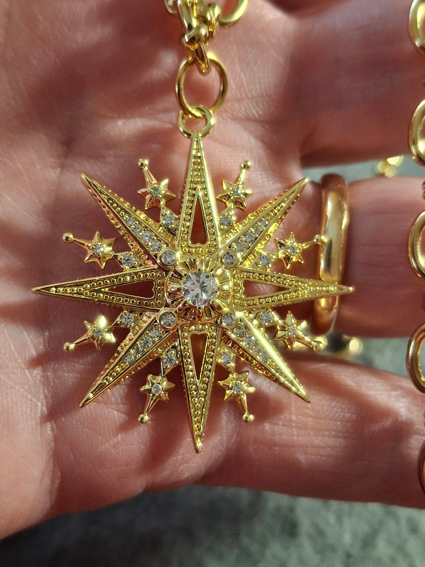 Collier chaîne maille gourmette stainless steel 316 grand pendentif soleil ou étoile plaqué or 18K serti zirconium AAA