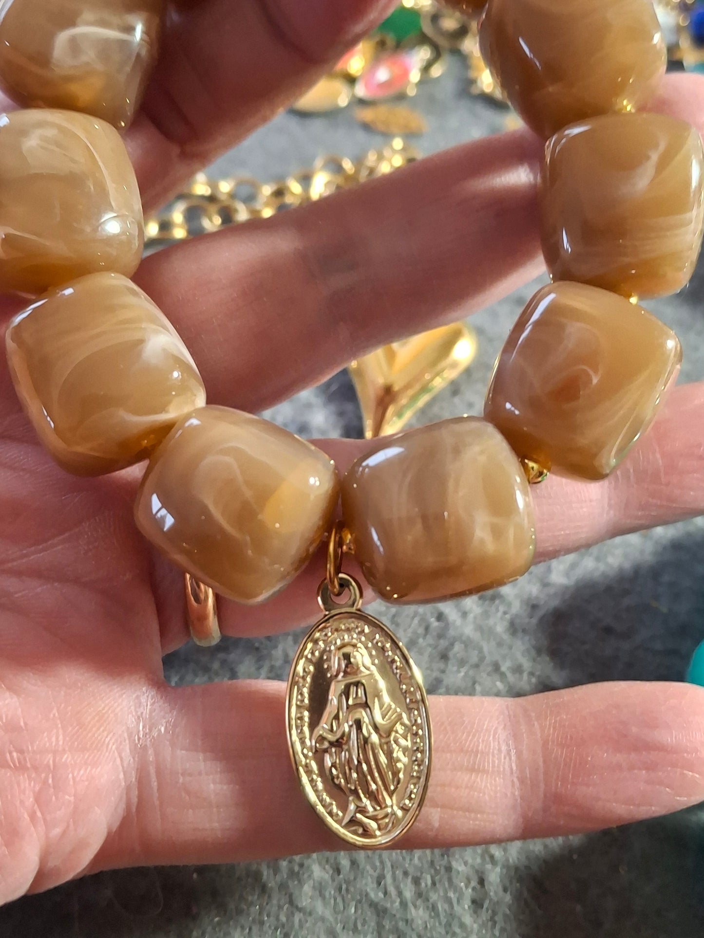 Bracelet perles en acrylique coloré élastique