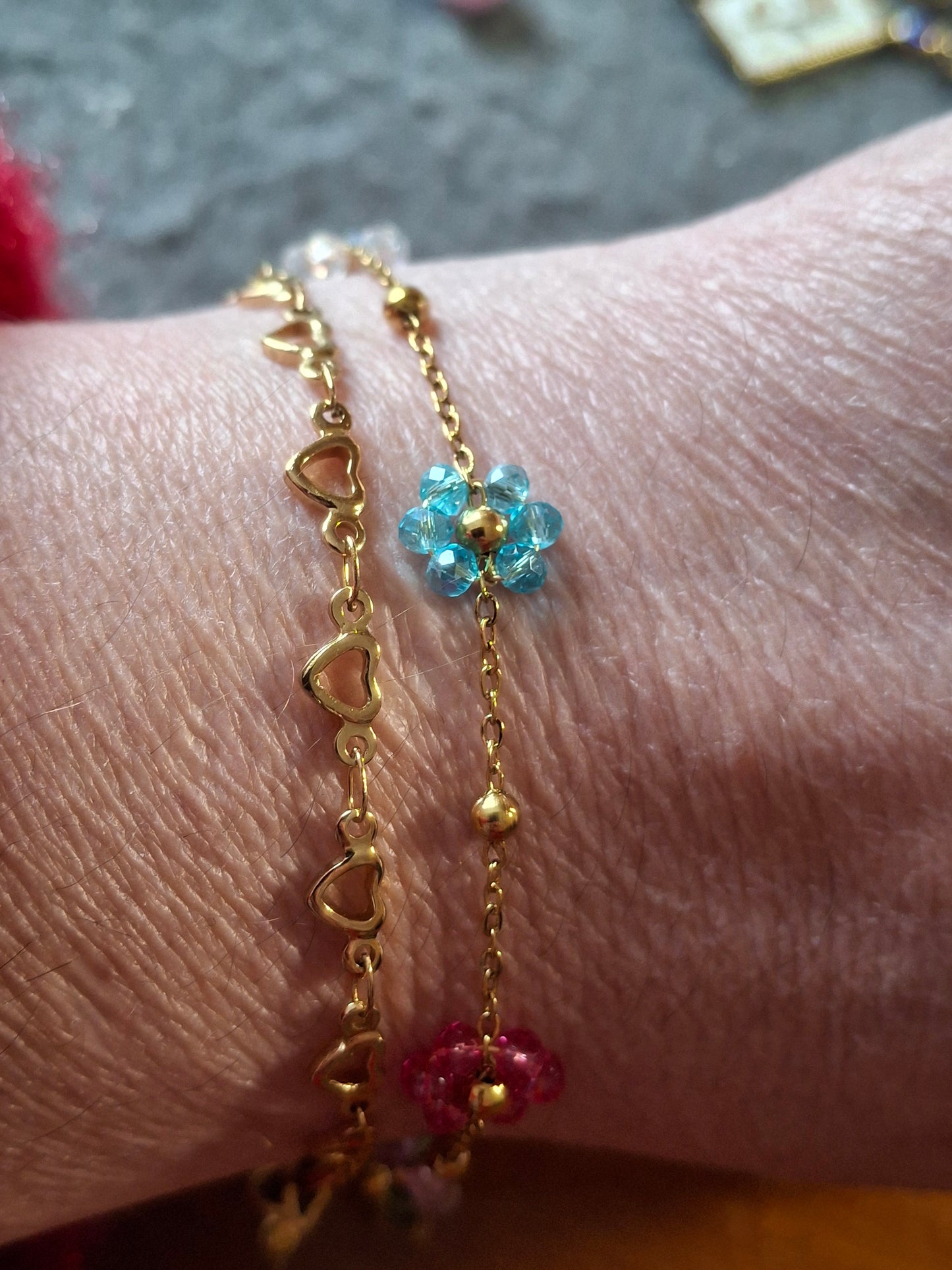 Bracelet double rang chaîne dorée acier inoxydable stainless steel motif fleurs et cœurs uniquement sur mesure