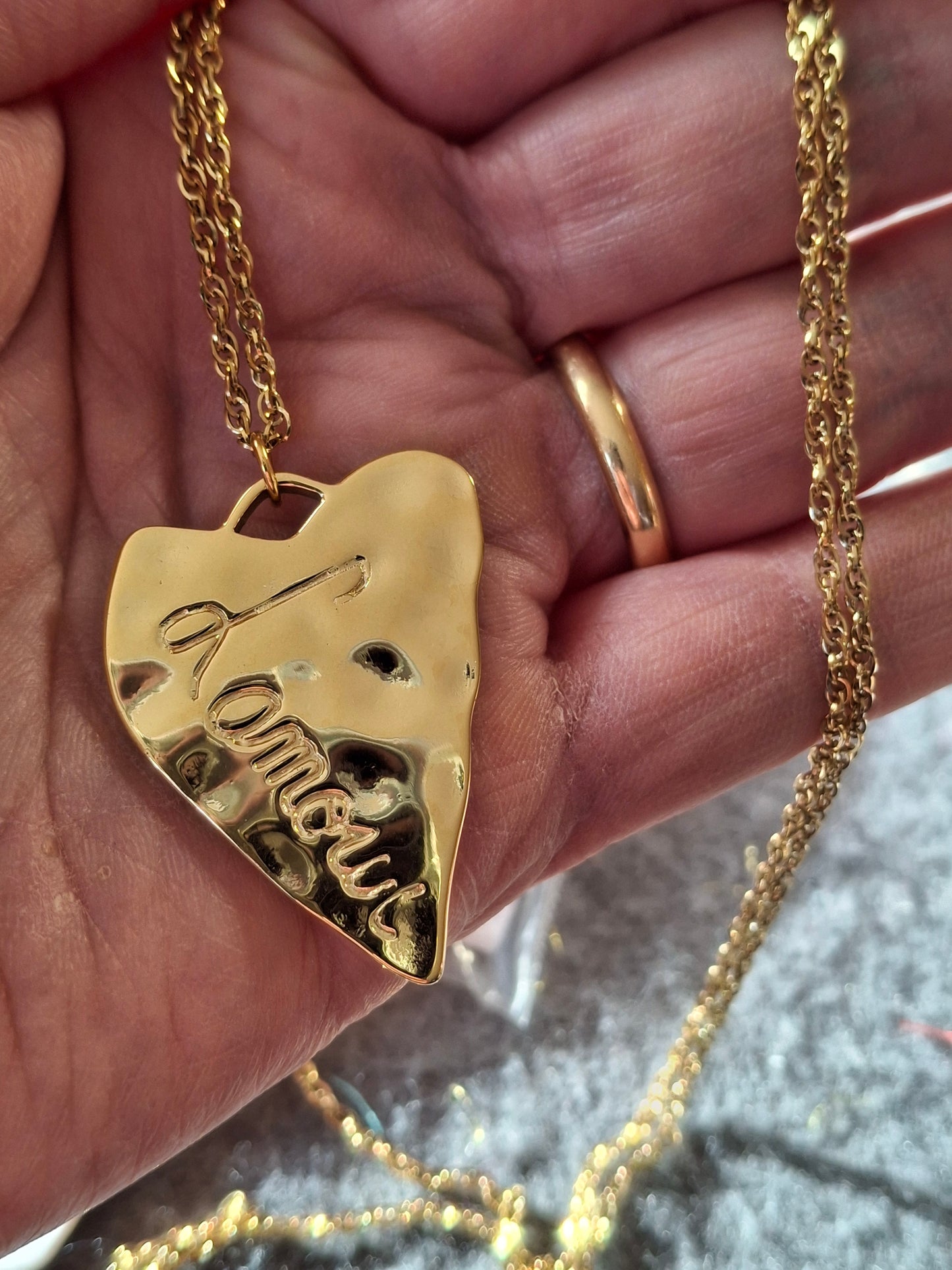 Collier chaîne dorée acier inoxydable stainless steel 316 grand pendentif coeur stainless steel 316 martelé