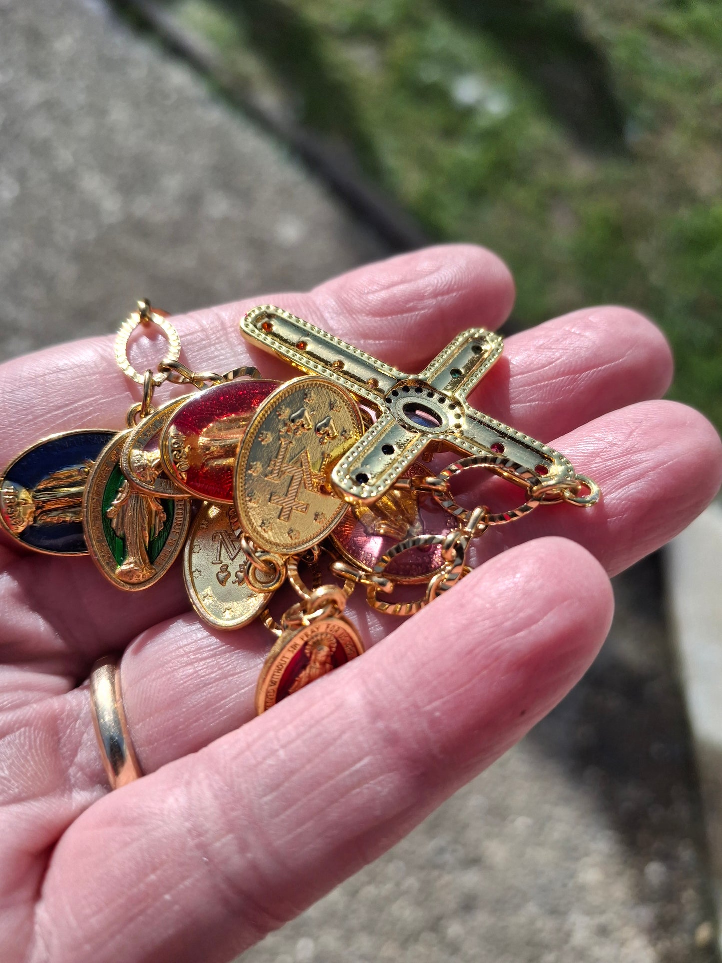 Collier chaîne dorée acier inoxydable stainless steel croix bohème et breloques handmade réglable ajustable