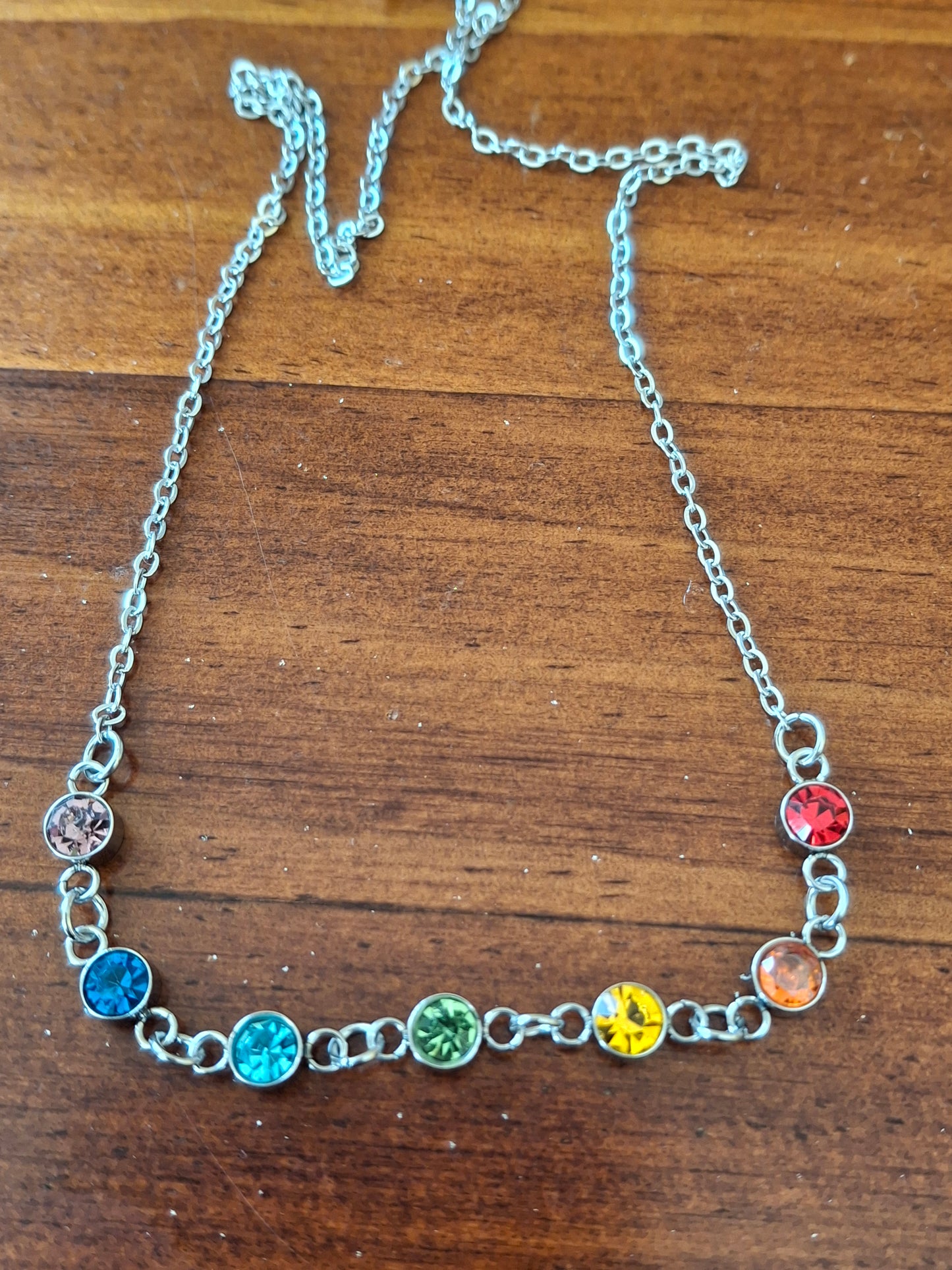 Halskette aus Edelstahl 316 und 7-Chakra-Kristallen