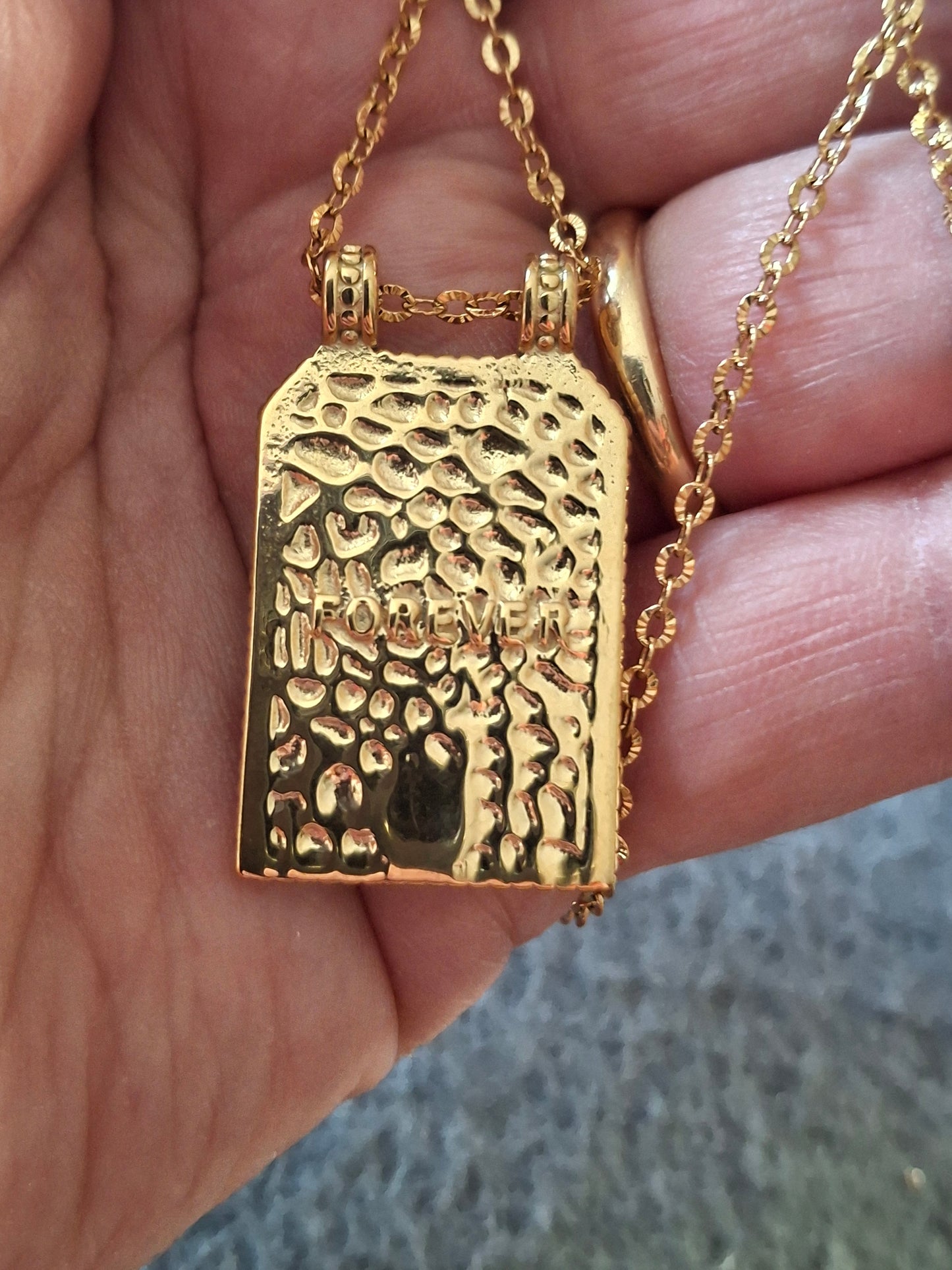 Collier chaîne dorée acier inoxydable stainless steel 316 et carte stainless steel 316 et email