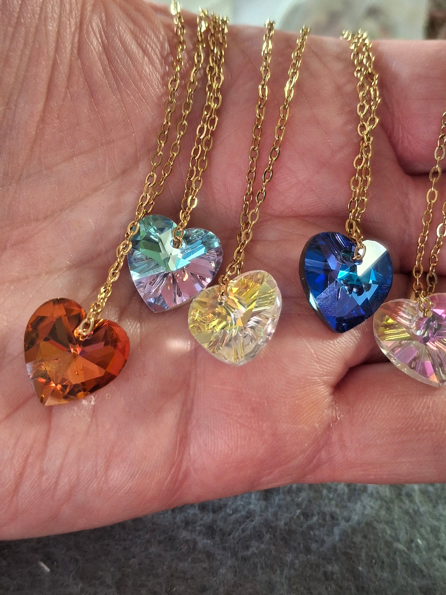 Collier chaine dorée stainless steel 316 ,coeur en cristal