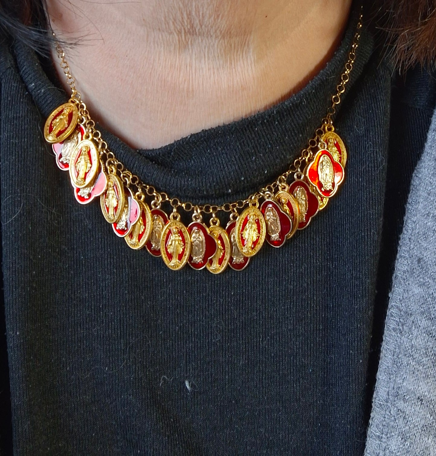 Collier chaîne dorée acier inoxydable rolo plaqué or et breloques madone handmade