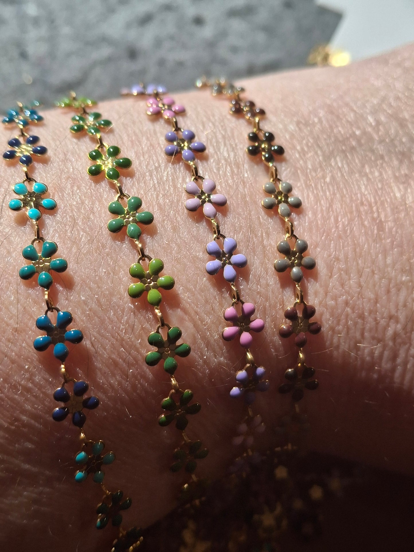 Kettenarmband, Gliederung Blume, aus Edelstahl und farbiger Emaille, nur auf Maß