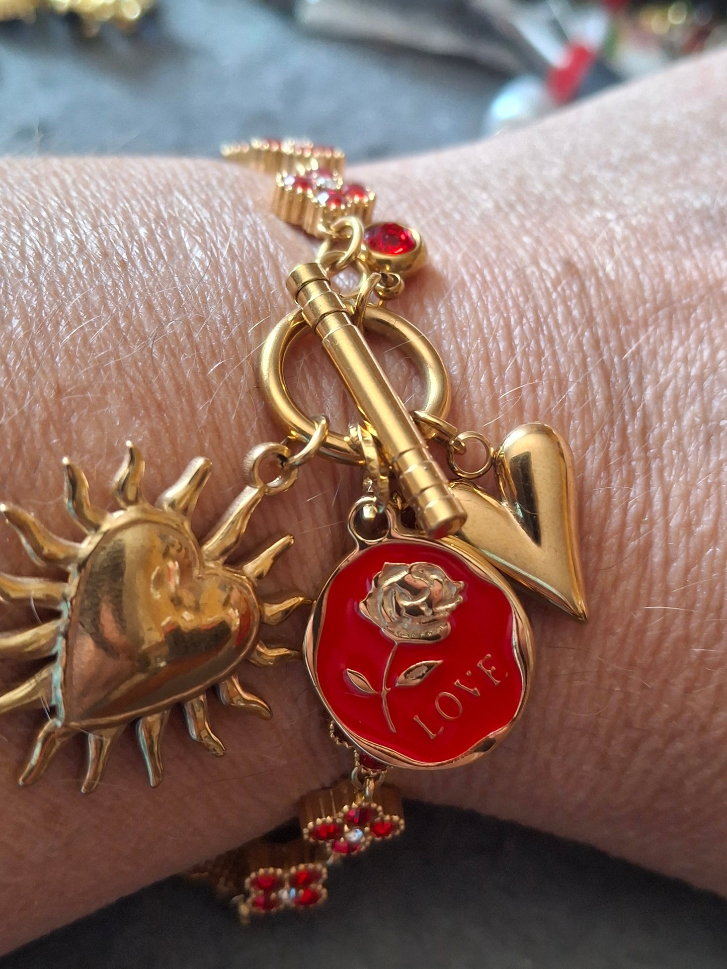 Bracelet maille gourmette stainless steel 316 trèfle cristal rouge, breloques stainless steel 316 poli,fermoir toggle handmade