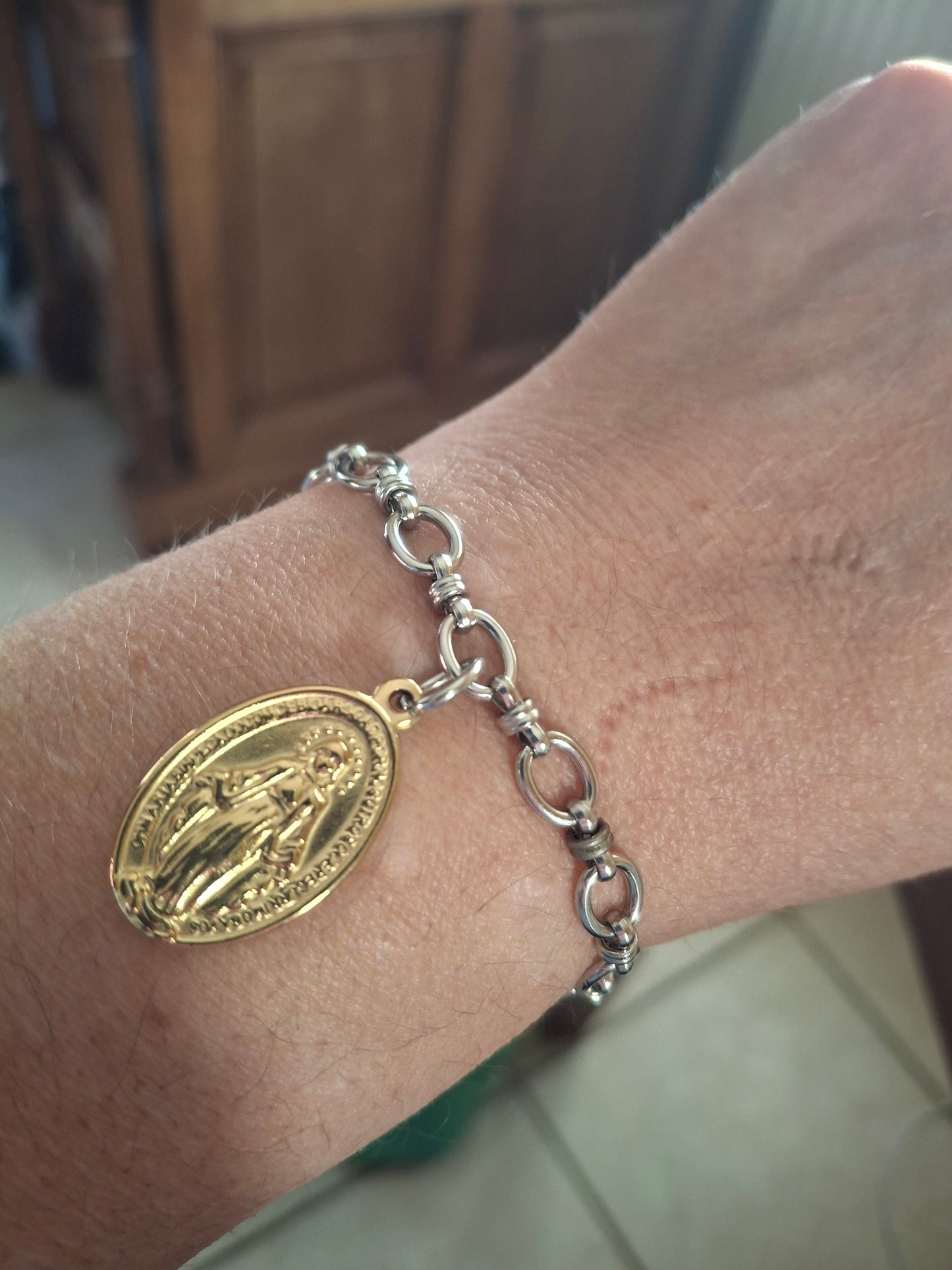 Bracelet très belle chaîne maille gourmette acier inoxydable stainless steel 316 ,pendentif madone stainless steel 316